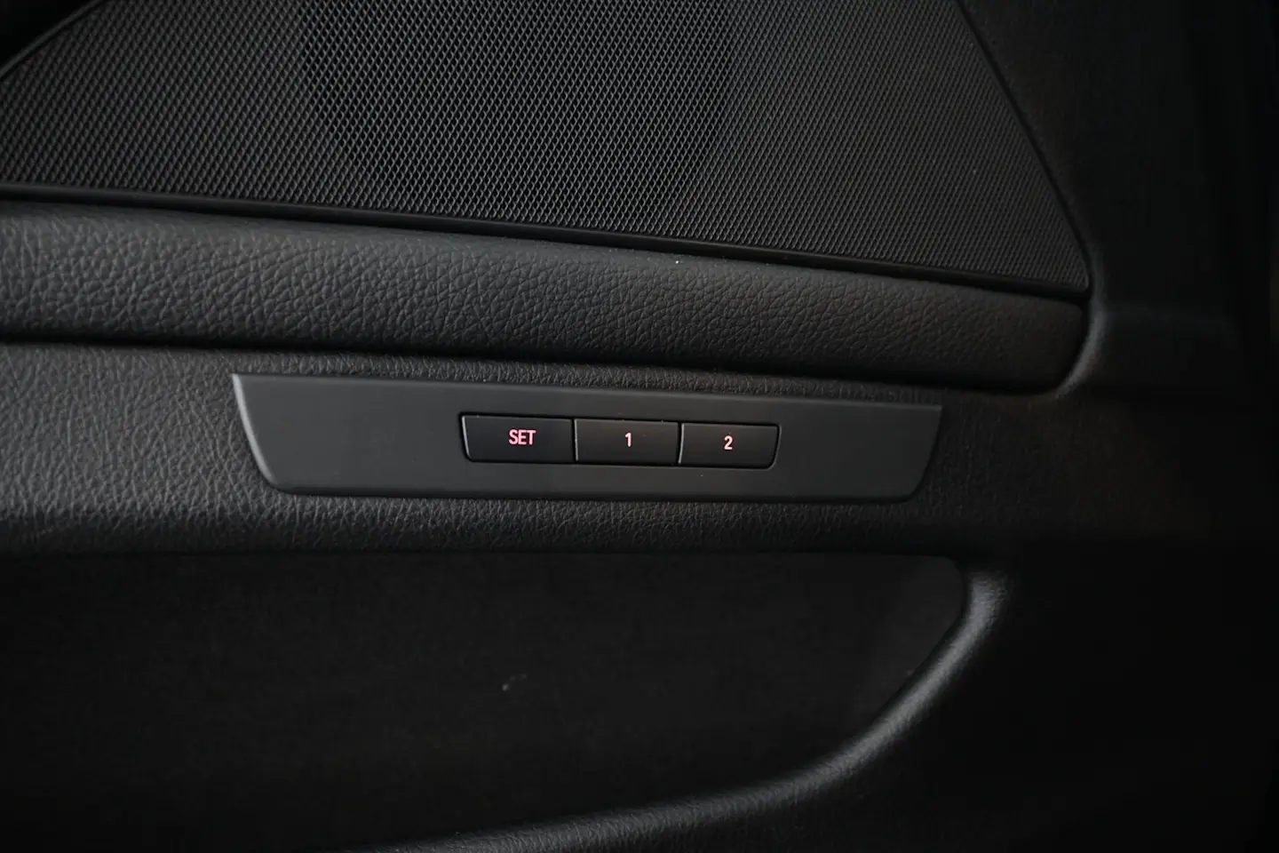 Car Image - 7r9pZni5Zd1iHEk9aHvYr0