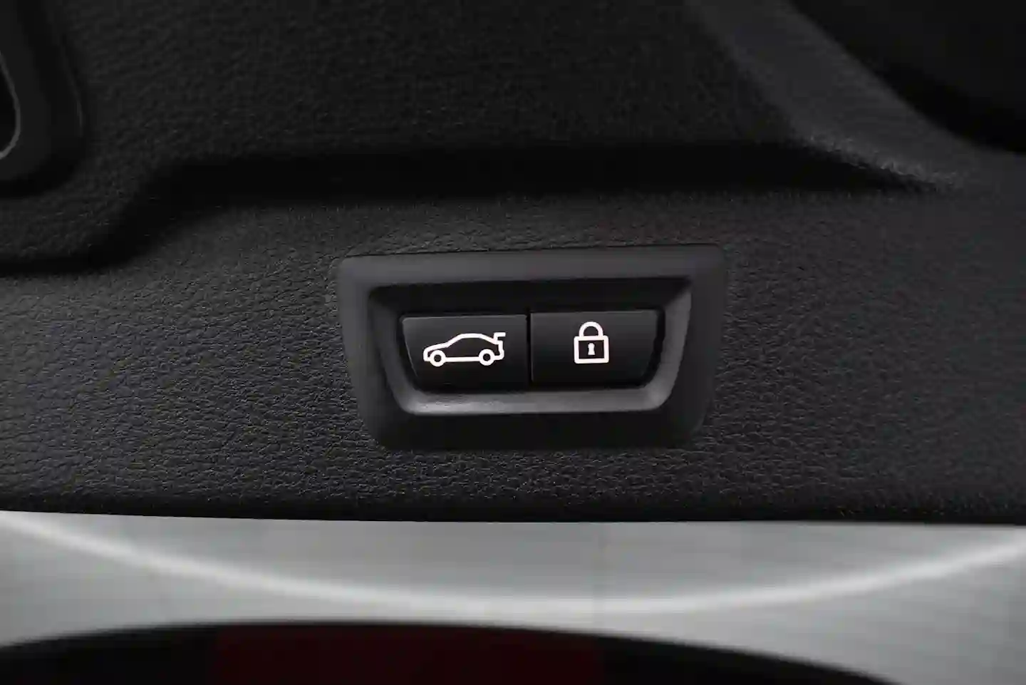 Car Image - 1Rrzv3BNPUTOUasM9SXhL5
