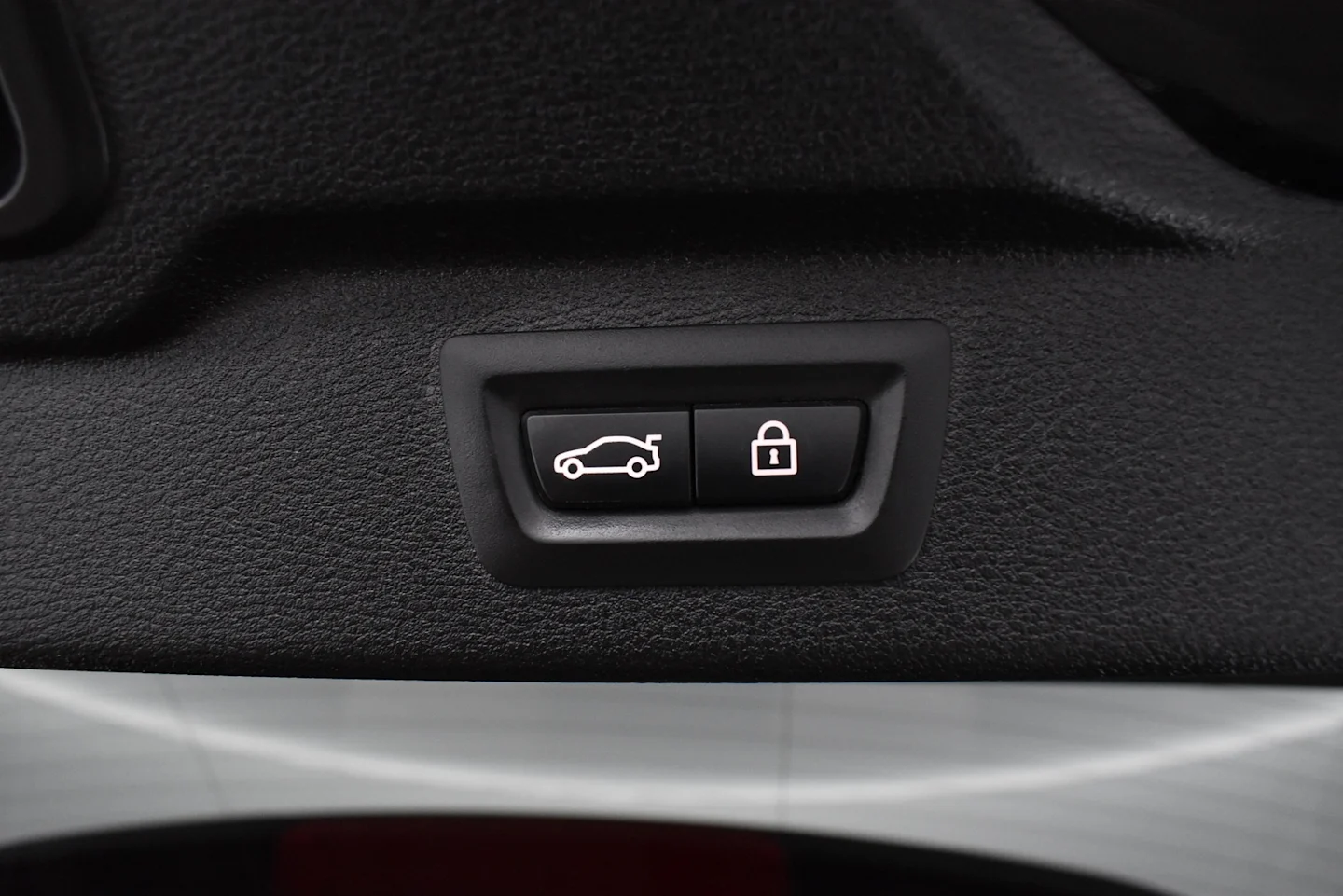 Car Image - 1Rrzv3BNPUTOUasM9SXhL5