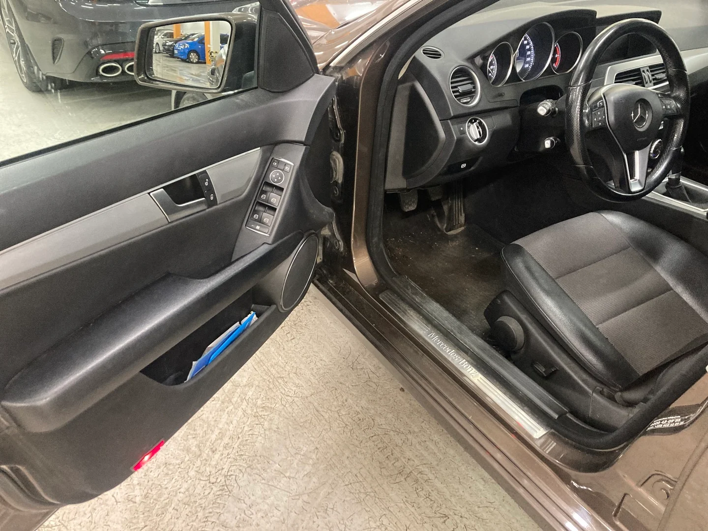Car Image - 3wp9SC3AgRIXxzT9tjE24F