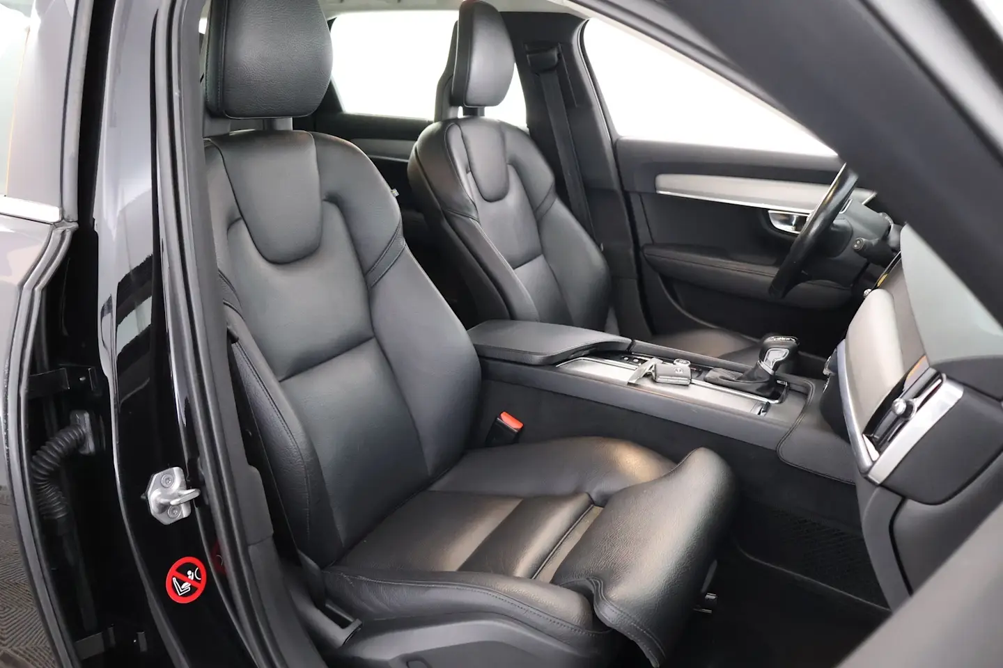 Car Image - 73Q5M2wTCcbRbEvpNTaK4W