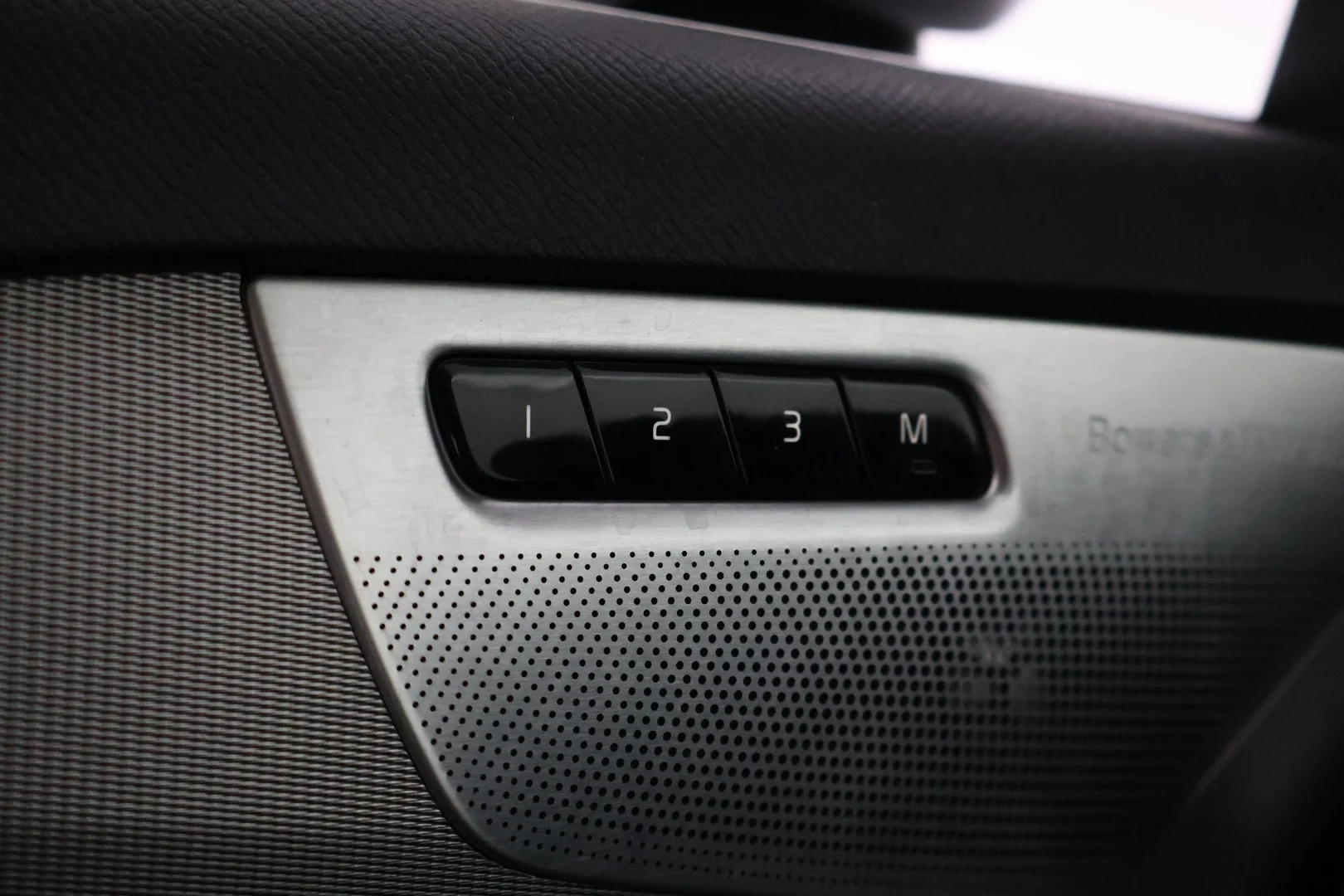 Car Image - 48jFc9SVMWxVJIpUPkpref