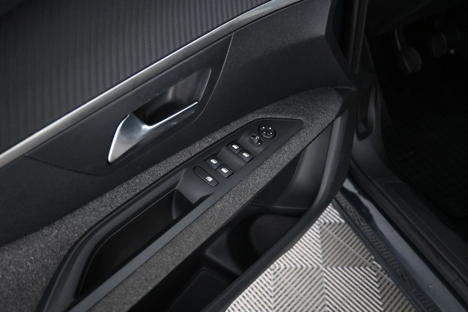 Car Image - uhUsrXrwnJyAHMLkf275H
