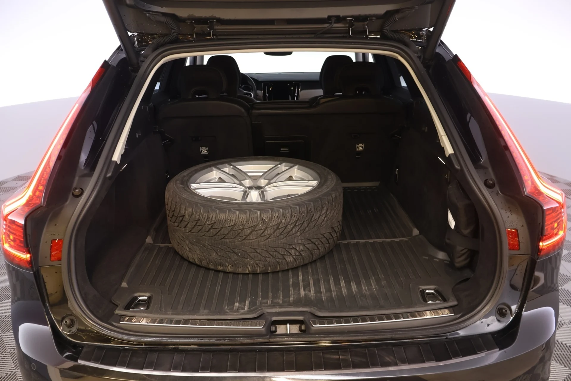 Car Image - 2MvNOmtj6E1y3790IpoPHi