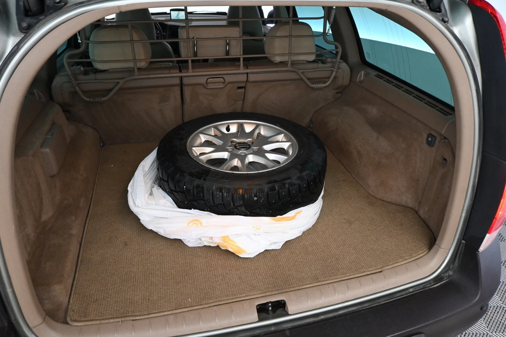 Car Image - 3xBmOLjGC8LYkEuUWIp6ij