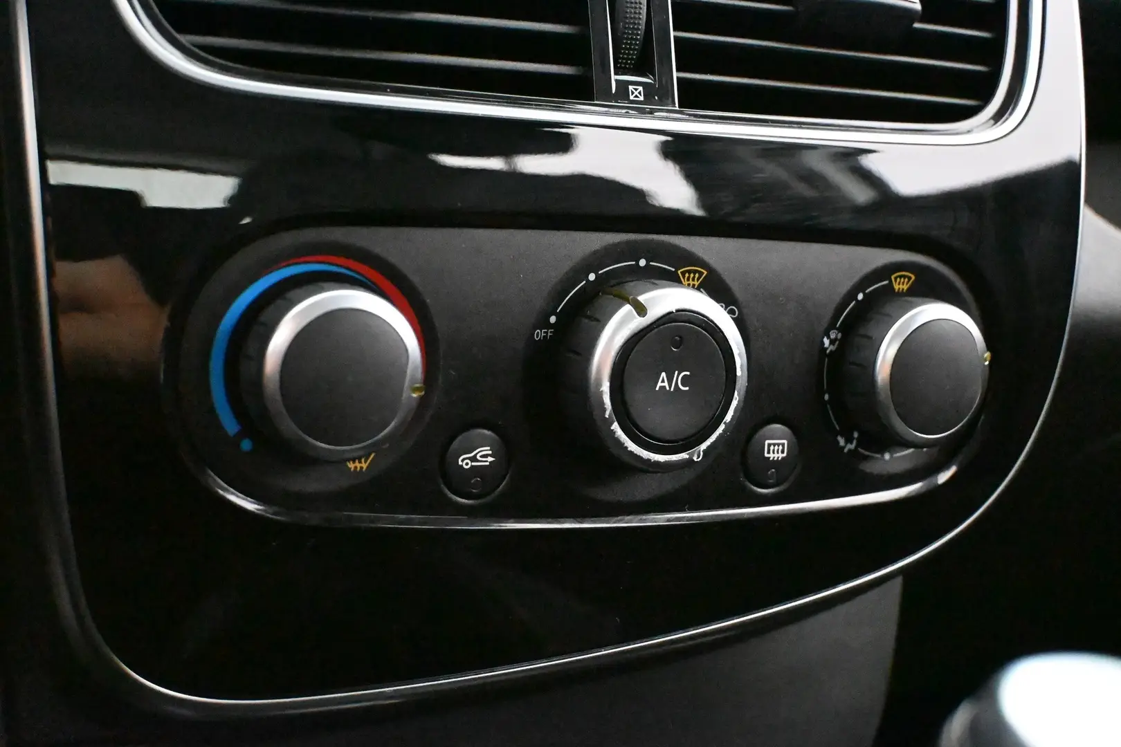 Car Image - 6Y05SVGcsh1BhMNandMOzw