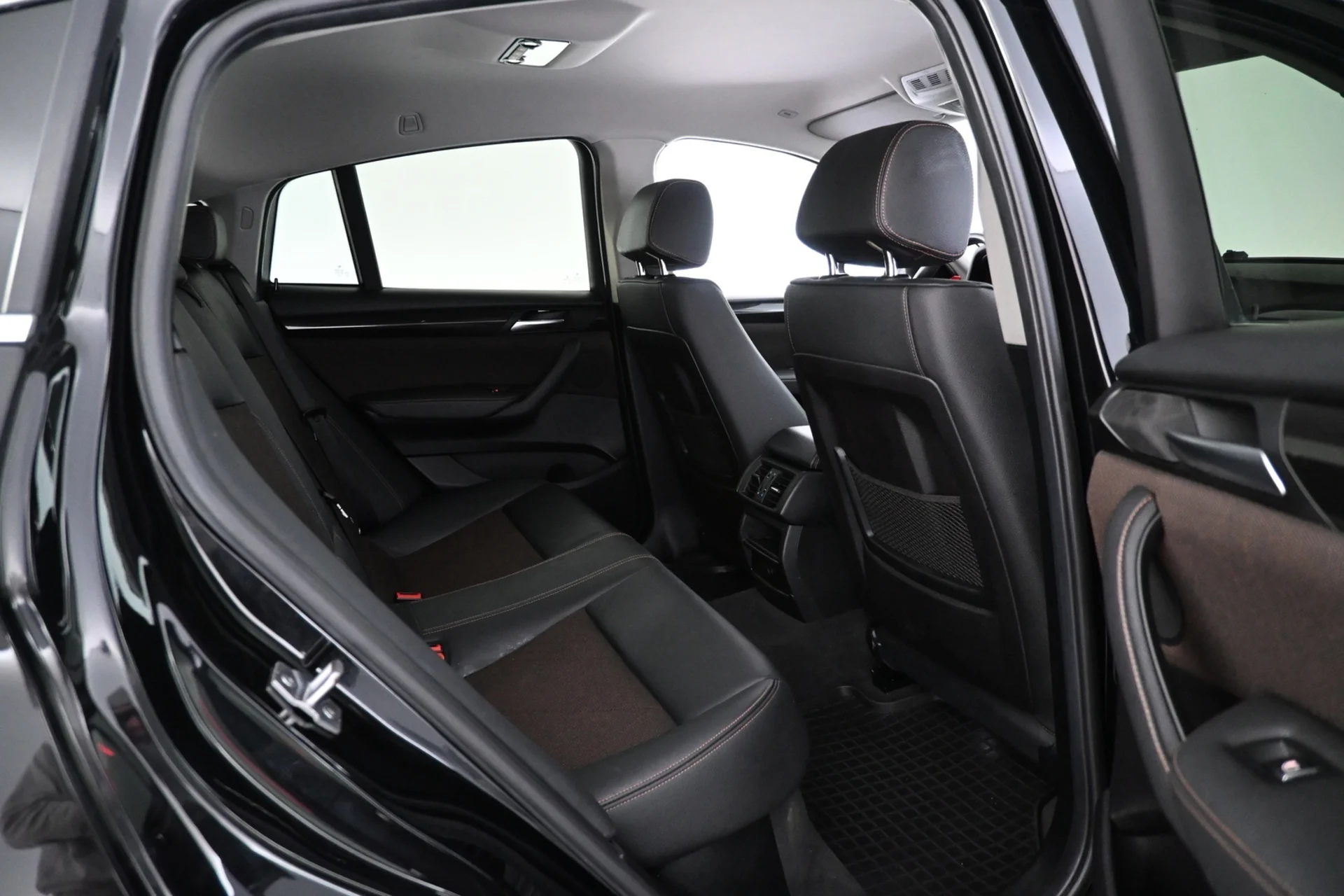 Car Image - 7LIOgXofsTNtxZNjx0lpnx