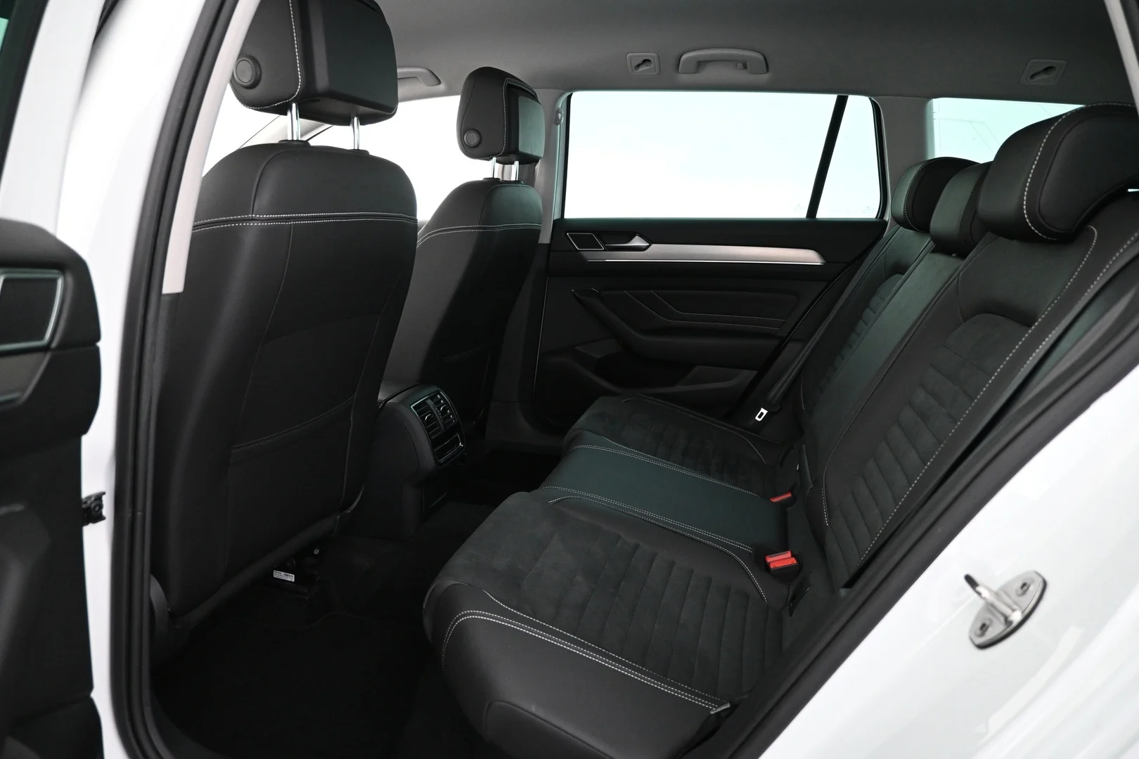 Car Image - 7qKM8SmkIEpFWAbqzRMux7