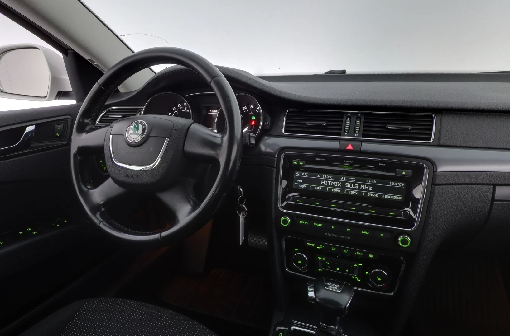 Car Image - 3I5gdL4Eq1CRyXhj6snyIv
