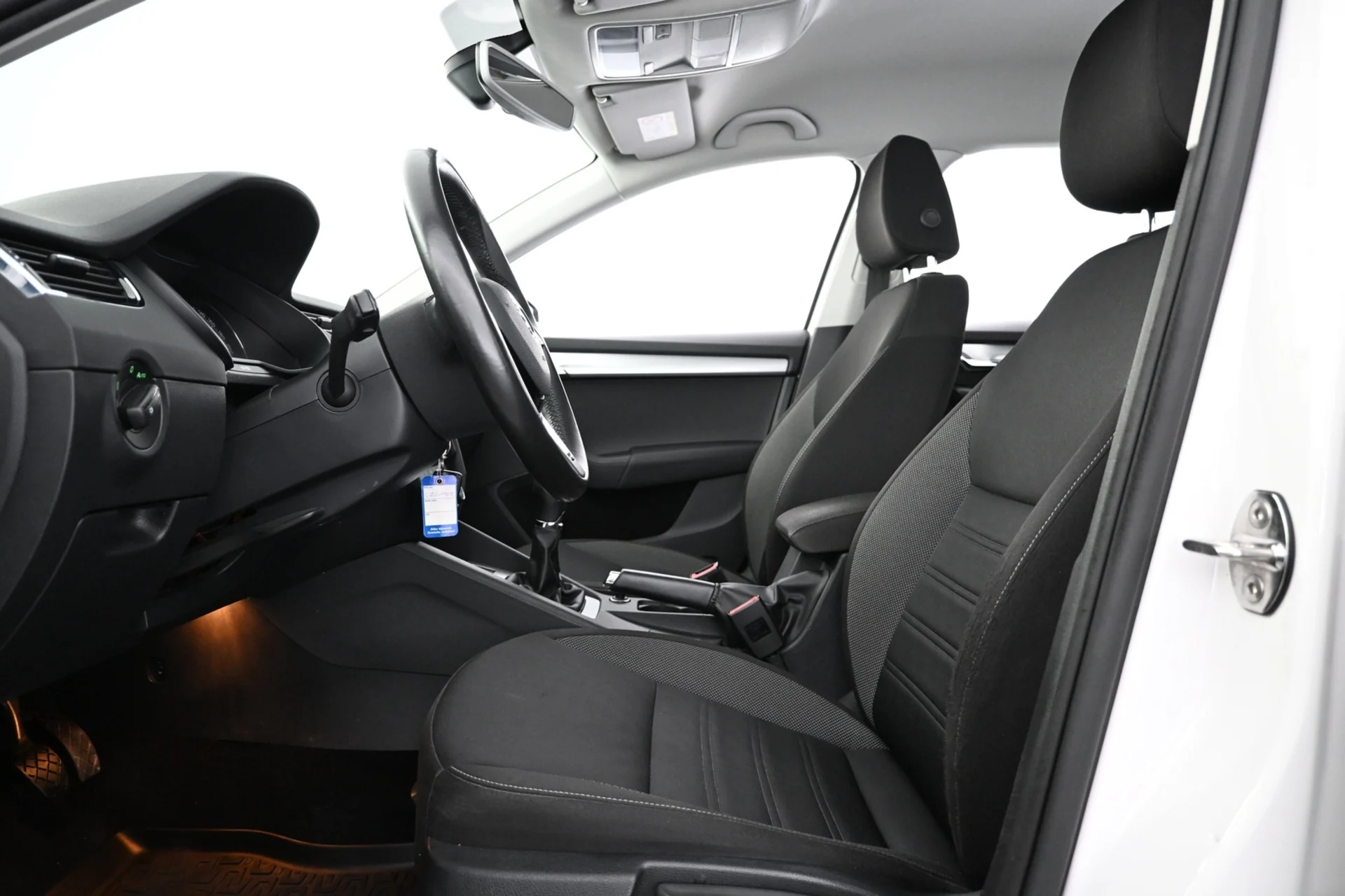 Car Image - 7xyXTemRP8voErcYr3Nb2X