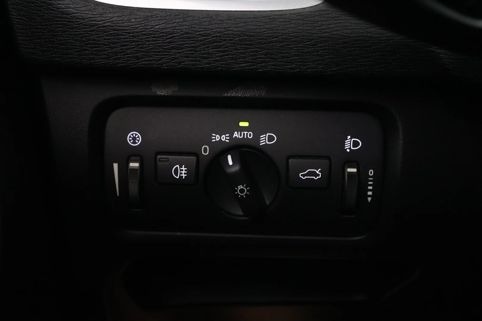 Car Image - 5RMRuY0oq7fQWw7xech4A1