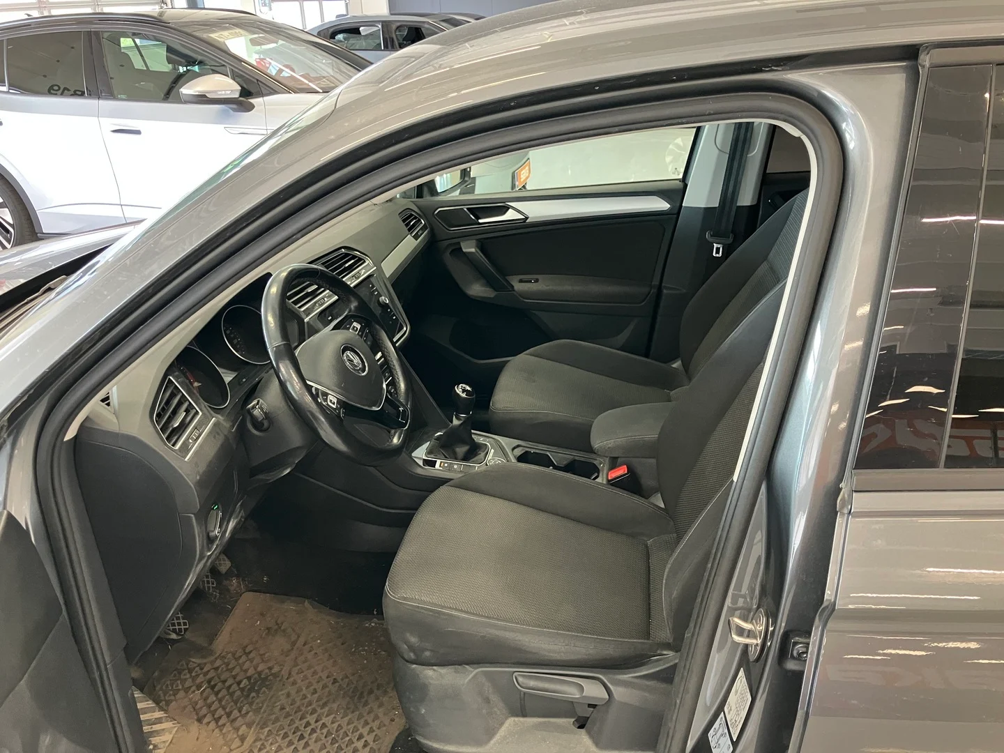 Car Image - UvOWLY2Xi58zpAFv37MbT