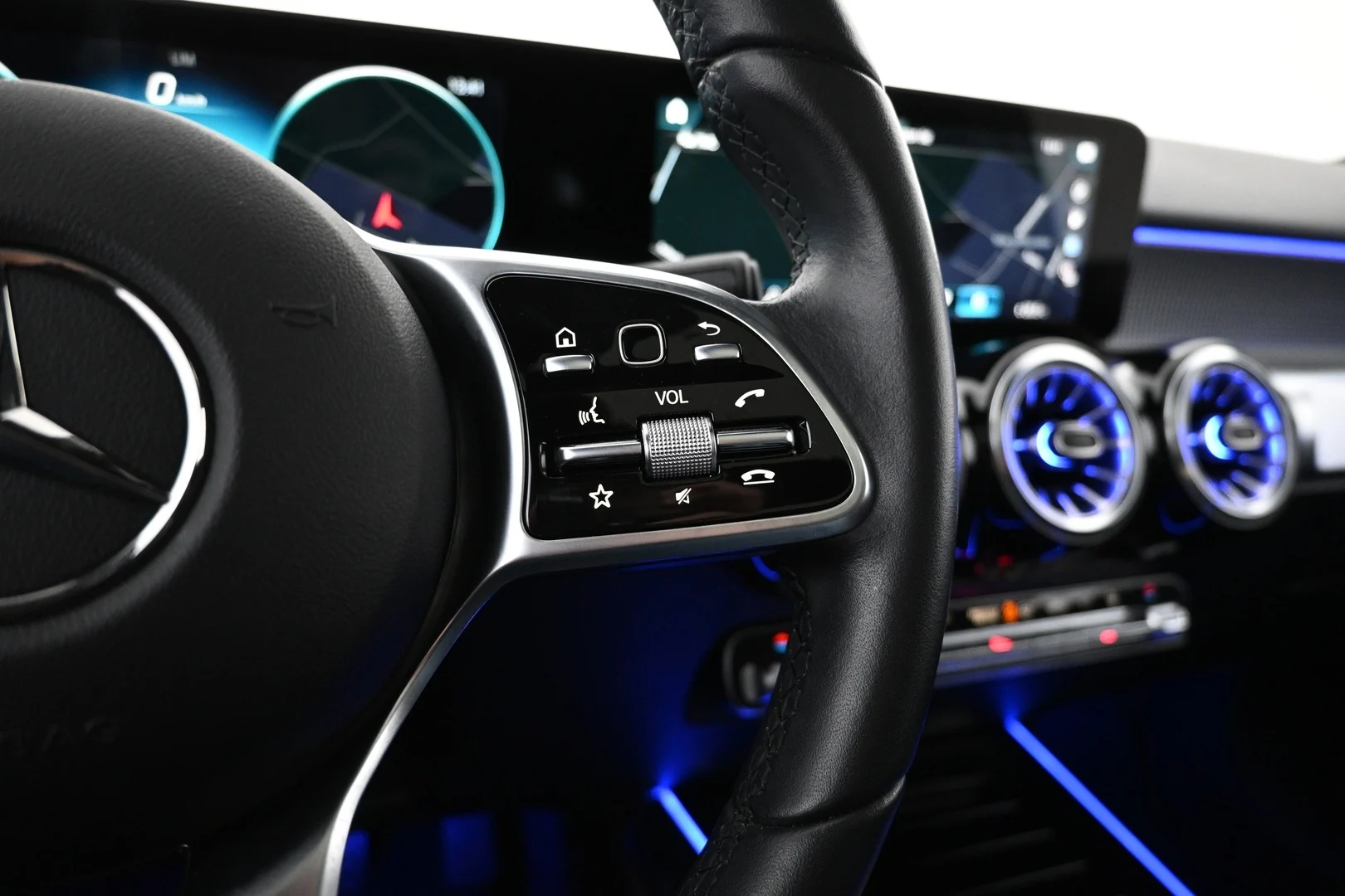 Car Image - 1iQSBJdYqNih1xdcP6XMuL
