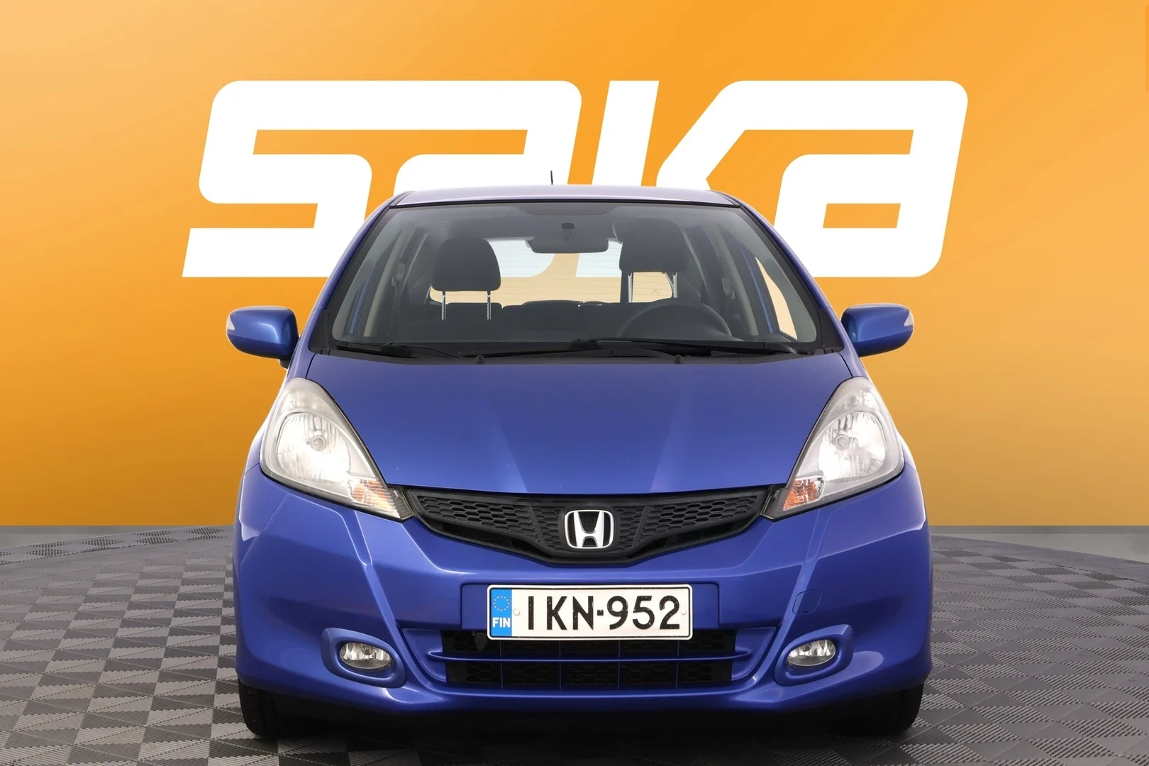 Car Image - gPUiYRVuDjMh27X383HN8