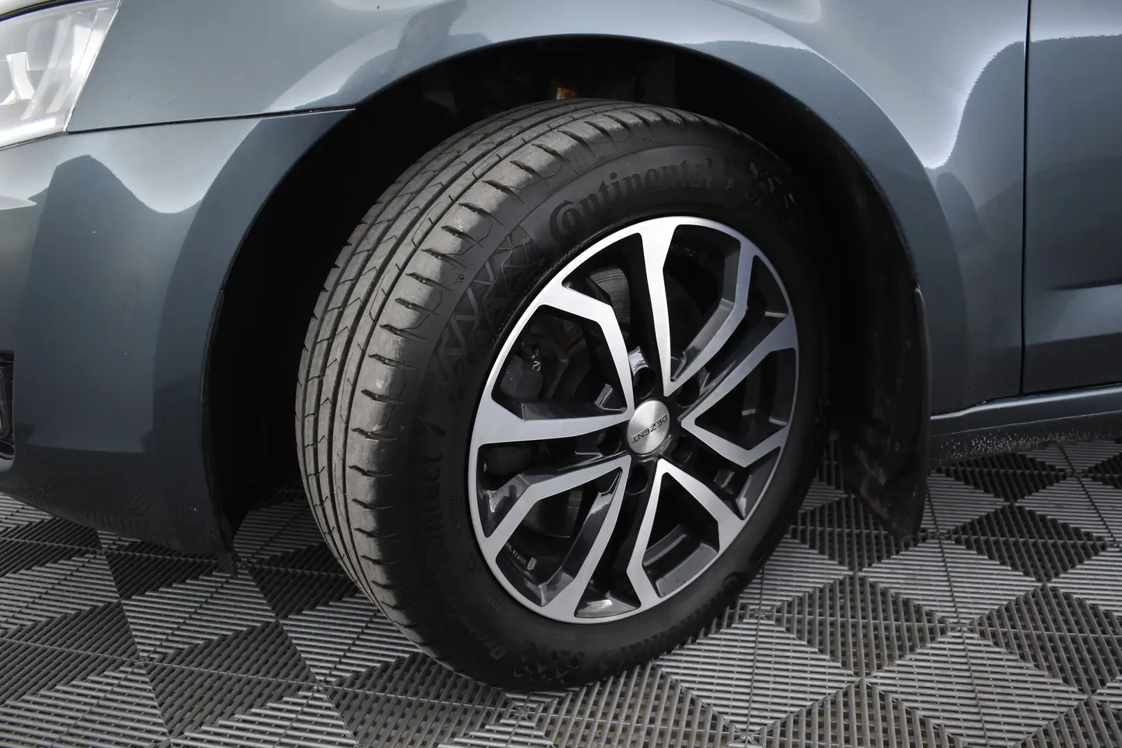 Car Image - 4oWb9oRAY5osejVxI5SCGV