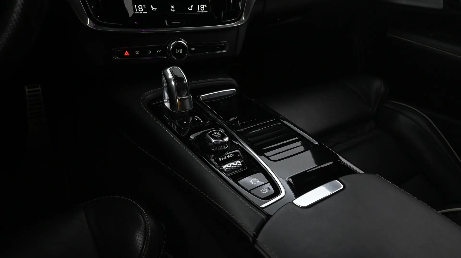 Car Image - GiMbuYobyxQC3NUb0mGVy