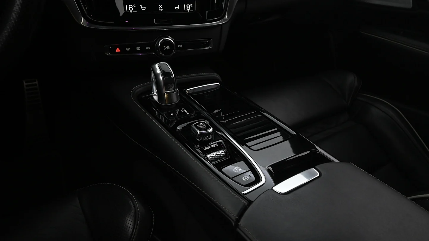 Car Image - GiMbuYobyxQC3NUb0mGVy