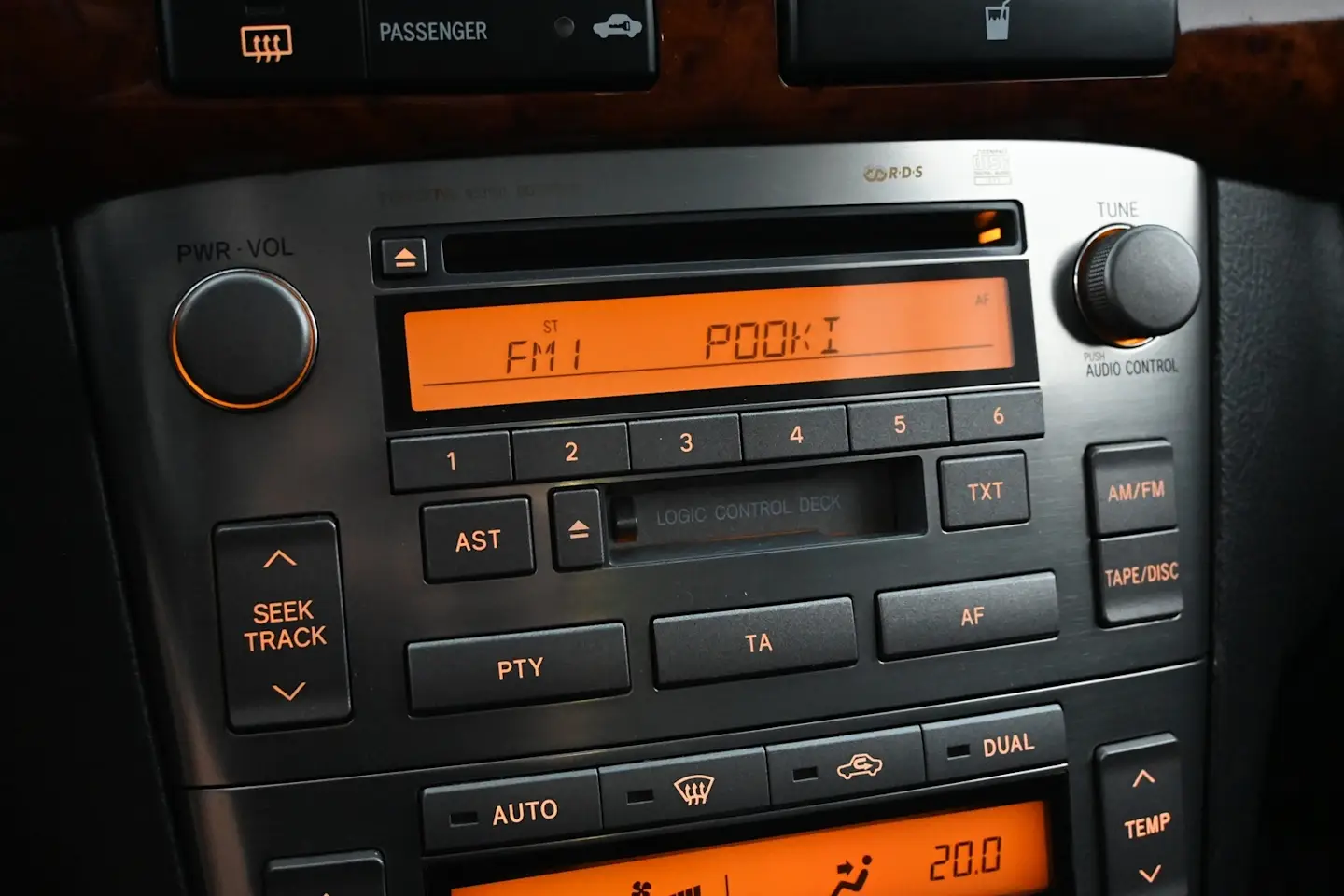 Car Image - 4uJzEmBPRLifdO9qNO5eUN