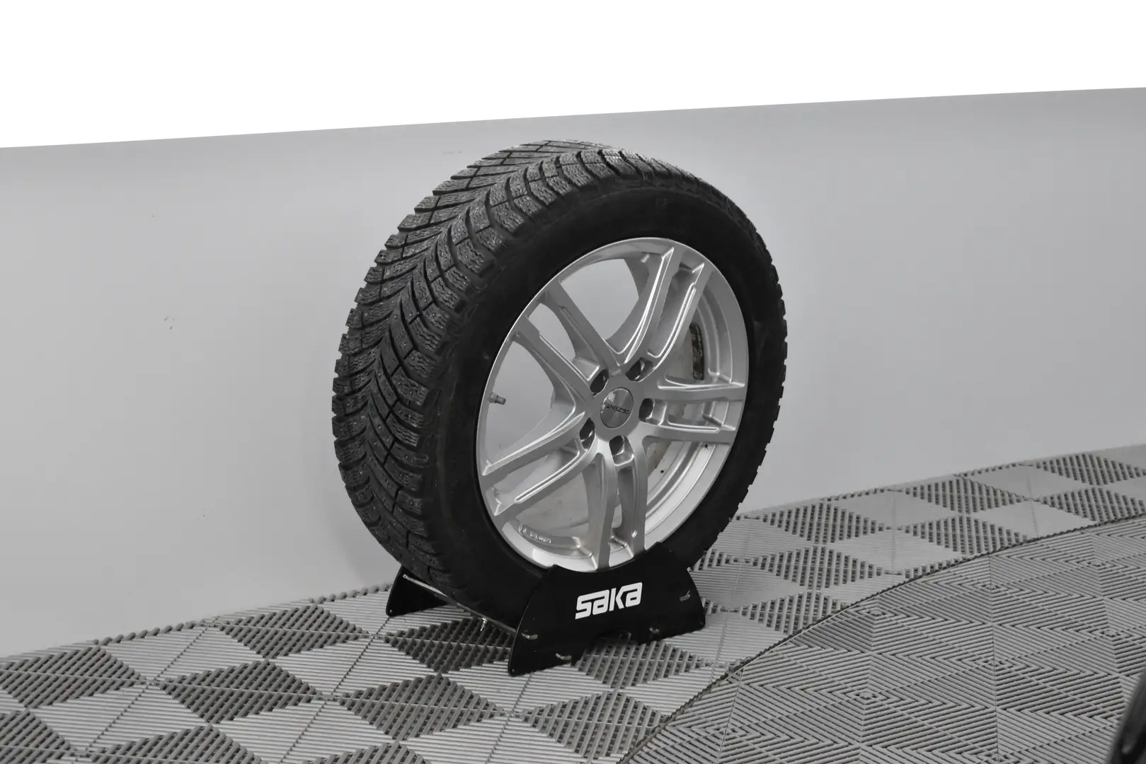 Car Image - 1jF1SrMTVBGobDWEWvVhKE