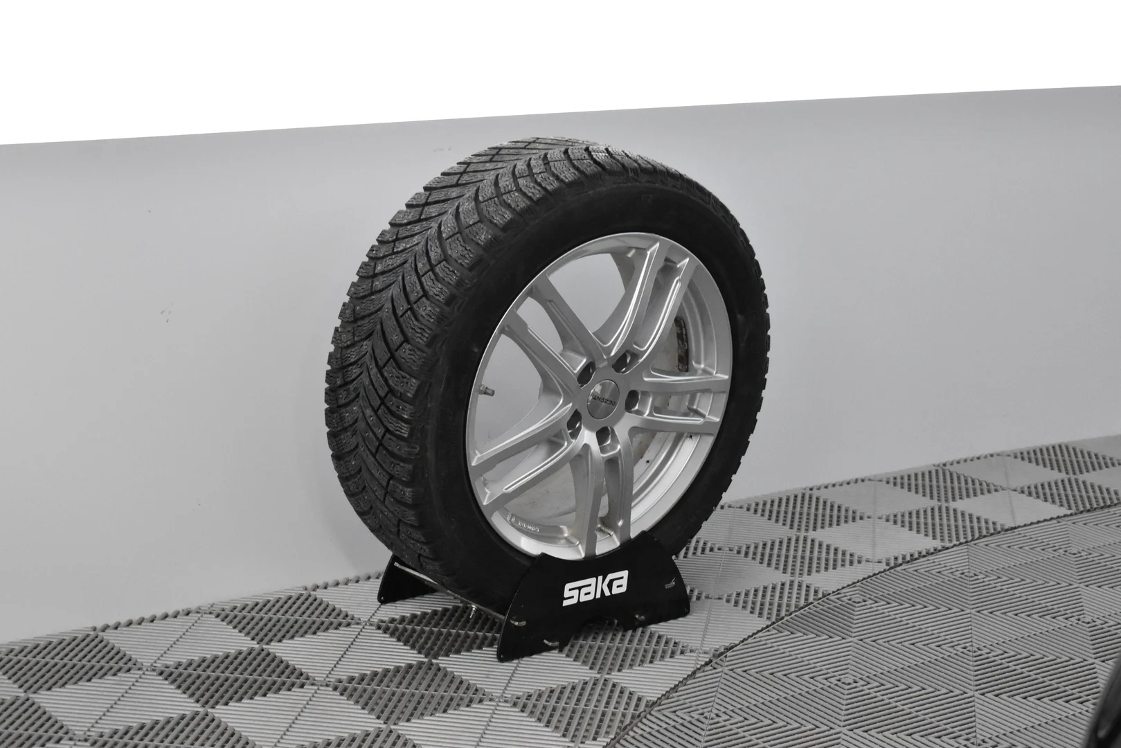 Car Image - 1jF1SrMTVBGobDWEWvVhKE