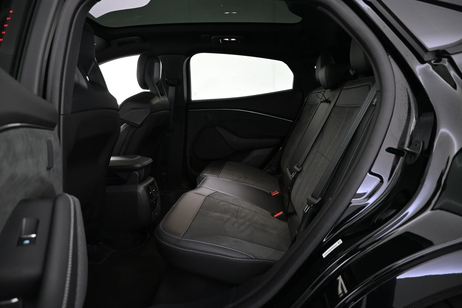 Car Image - IzFF5gcAW1HVXhExAle1P