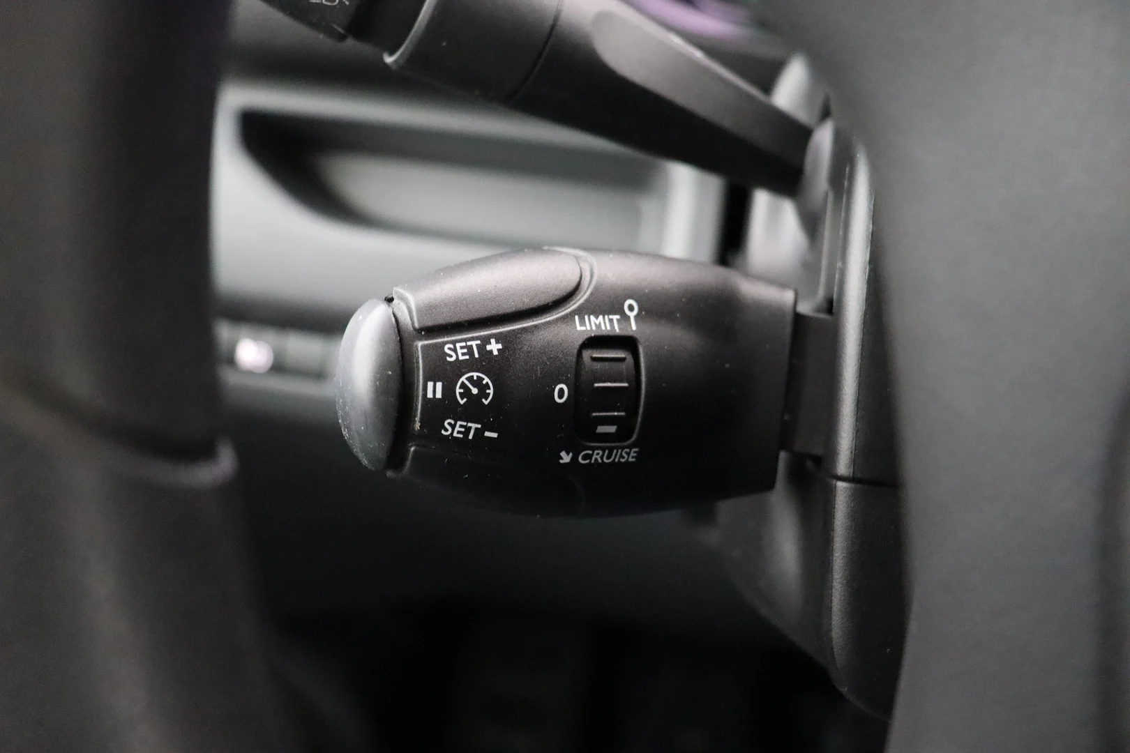 Car Image - 5U22fuOinJJvJ3gYC2J7kK
