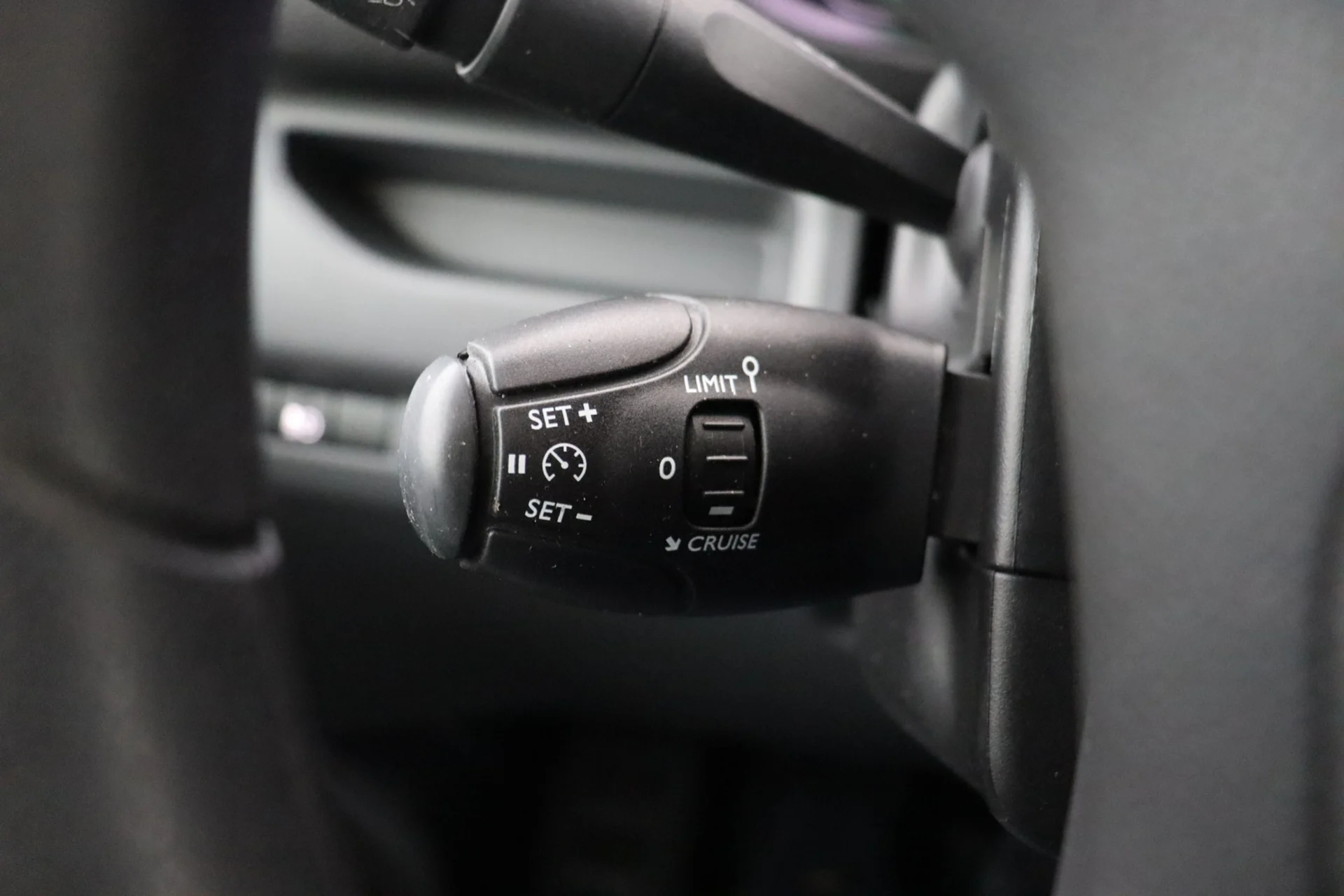 Car Image - 5U22fuOinJJvJ3gYC2J7kK