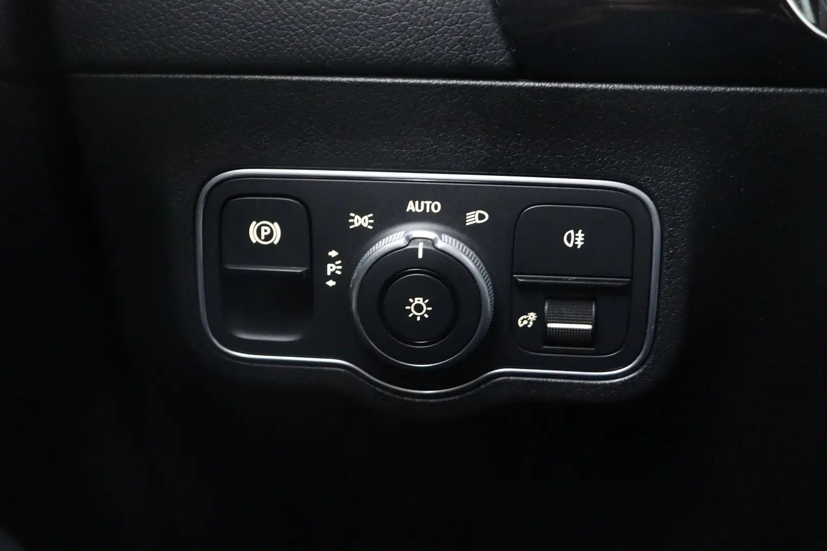 Car Image - 4QDYB2cTvvp4fEYM49Oxqo