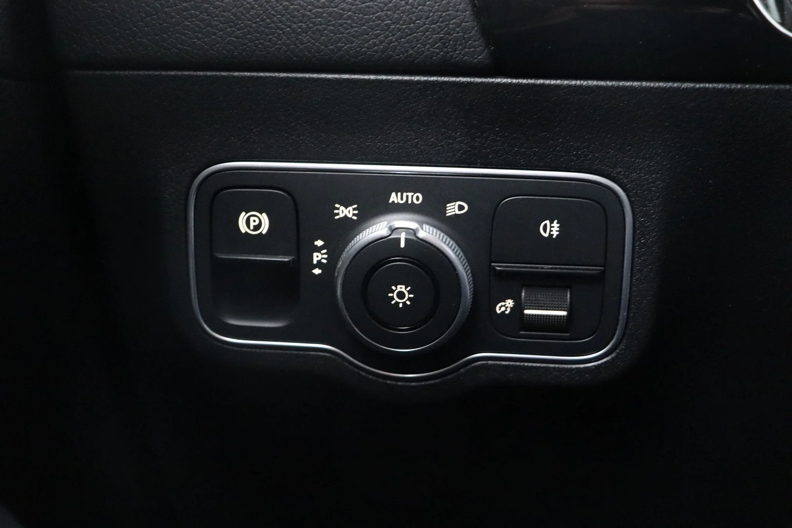 Car Image - 4QDYB2cTvvp4fEYM49Oxqo