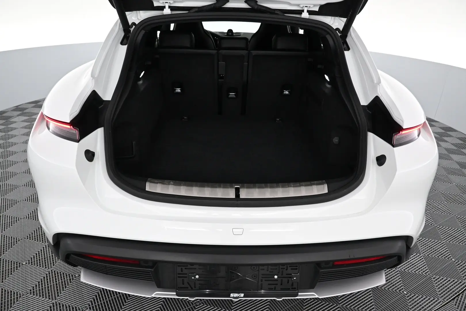 Car Image - 01tQzUgSSCoUfgx2gmYFsS