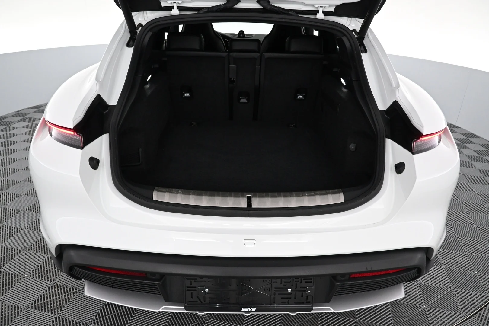 Car Image - 01tQzUgSSCoUfgx2gmYFsS