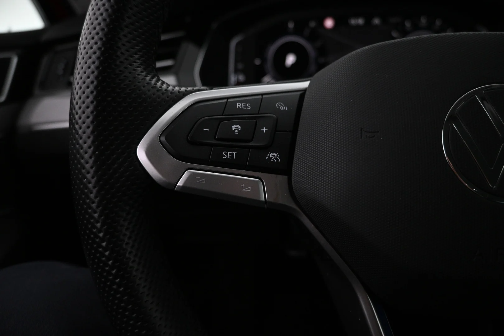 Car Image - 2ESuGeEjLUX66AfHtcVV3l