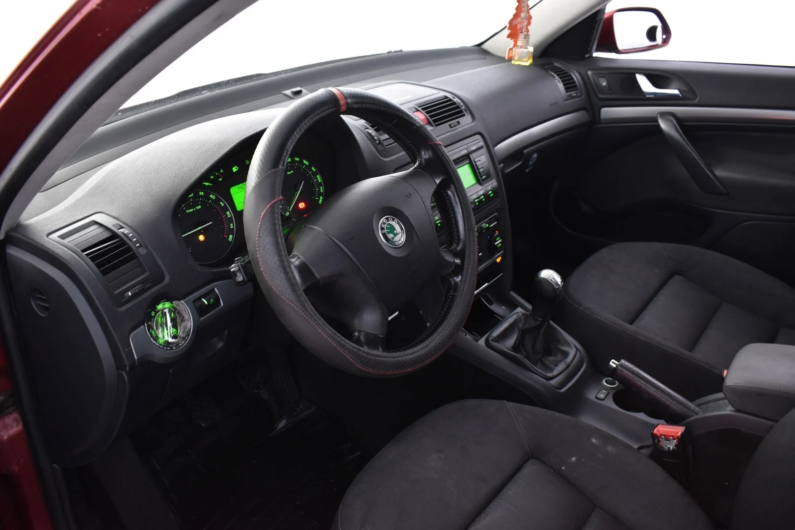 Car Image - 1UxU6LSHITIcvP2uDx2cWR