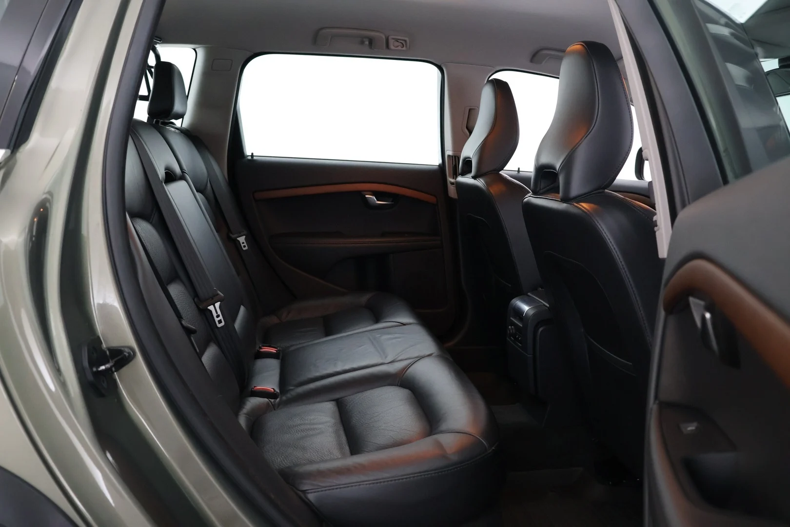 Car Image - 1C2qYJN3OgsqV814bgALjL