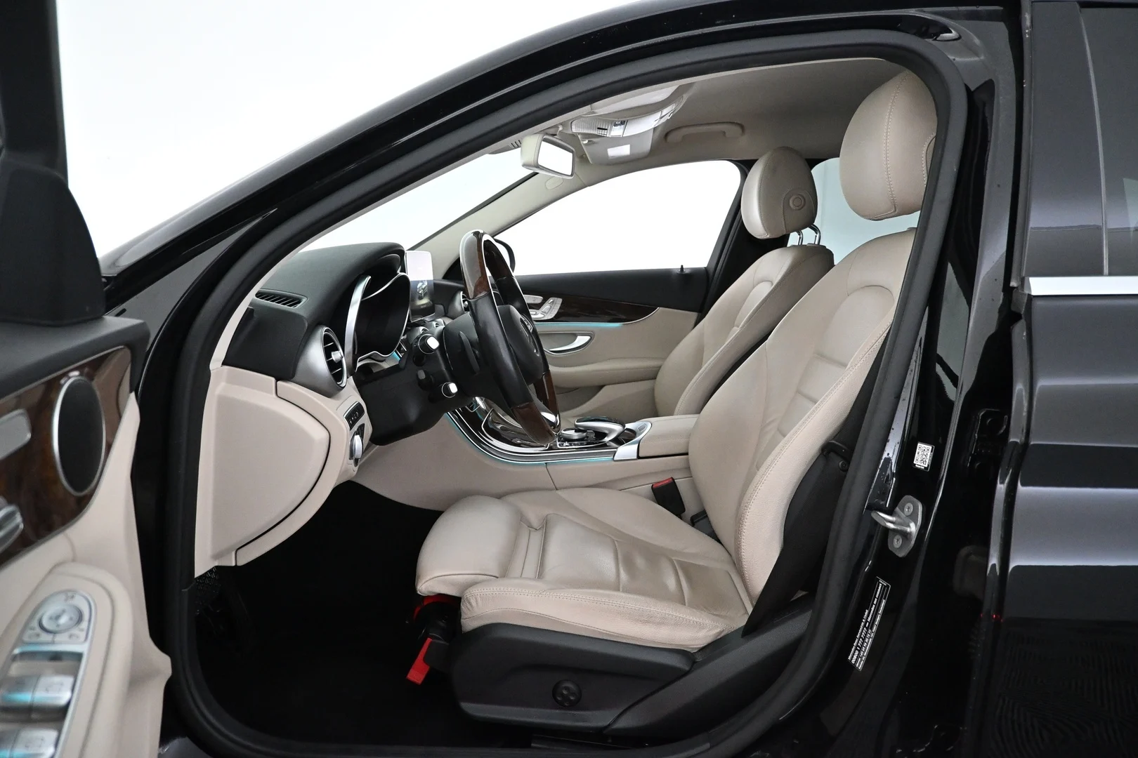 Car Image - 6cw62LnKHj7q0dgMBBwmOS
