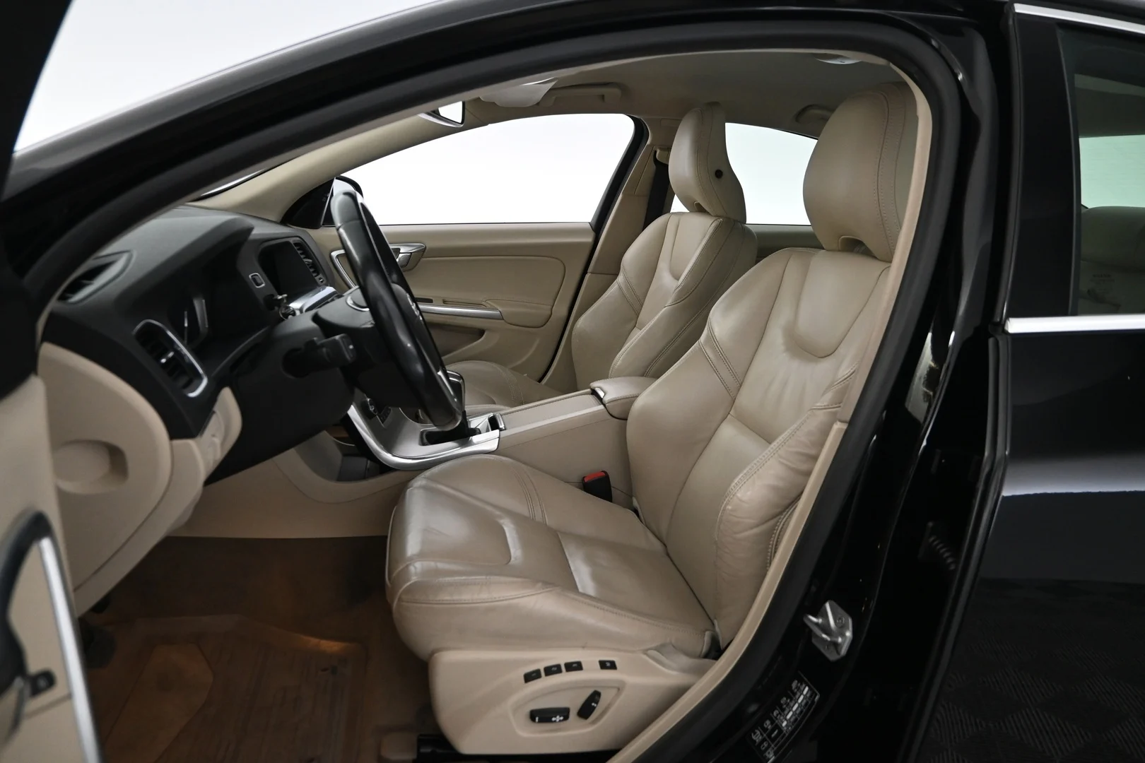 Car Image - 1x1KCF06loQ2KdYsgOWzNn