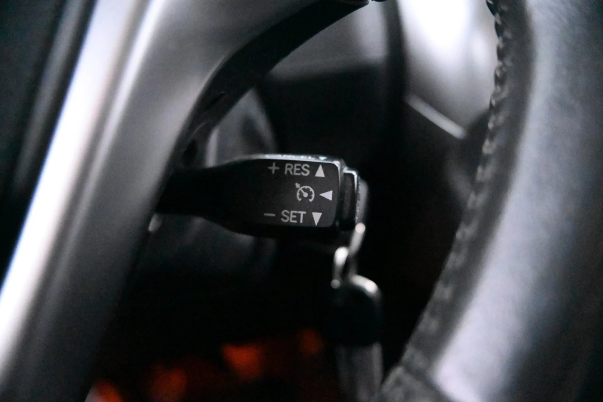 Car Image - 4xOVtSgMLuxktAIE0o2Vfn