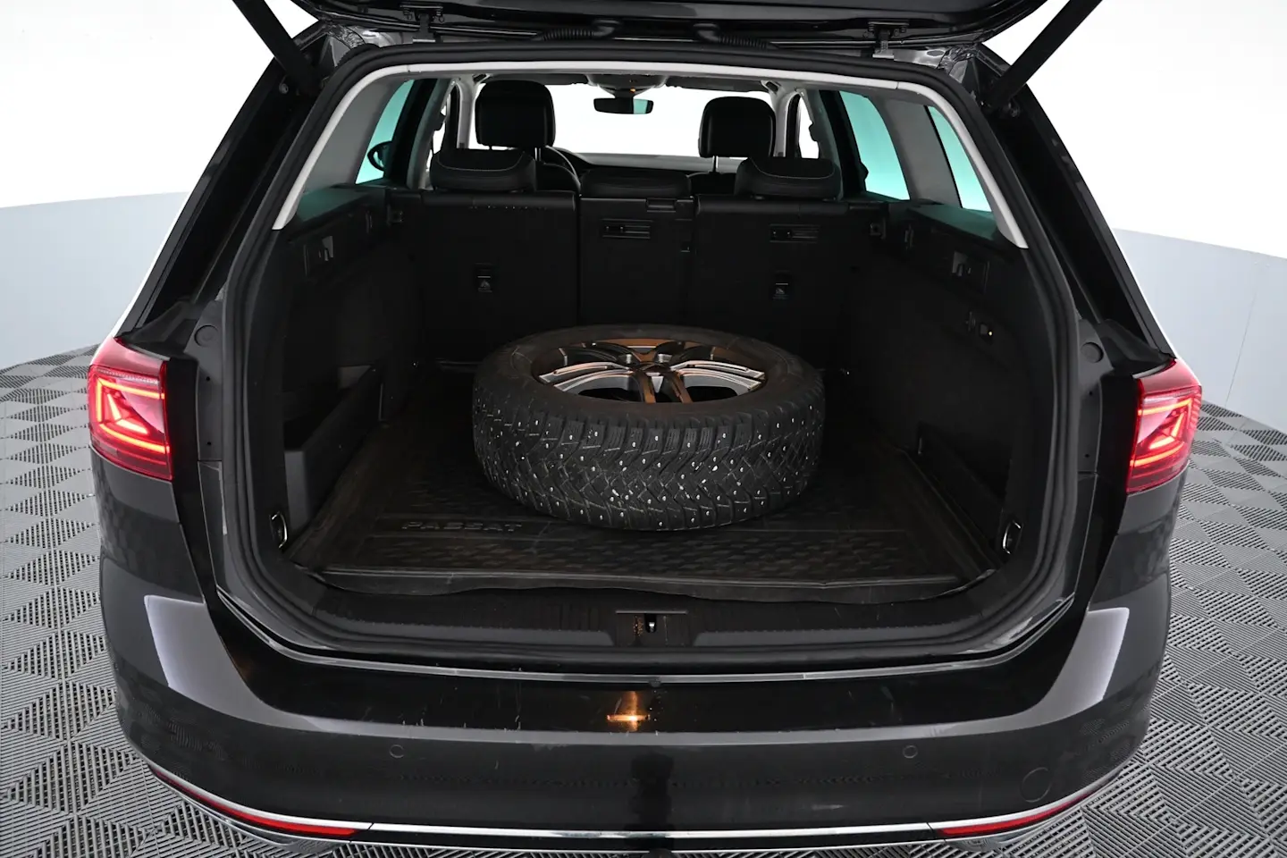 Car Image - 60rJWF3ZlKjTngwZQzdRHj