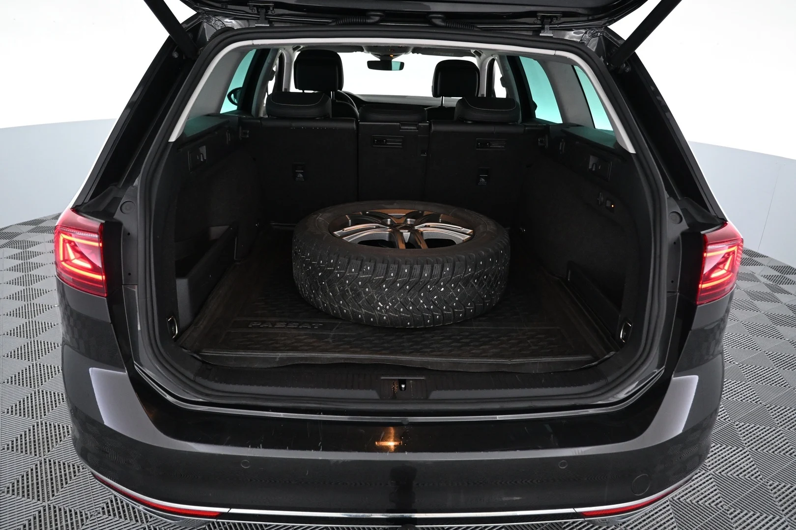 Car Image - 60rJWF3ZlKjTngwZQzdRHj