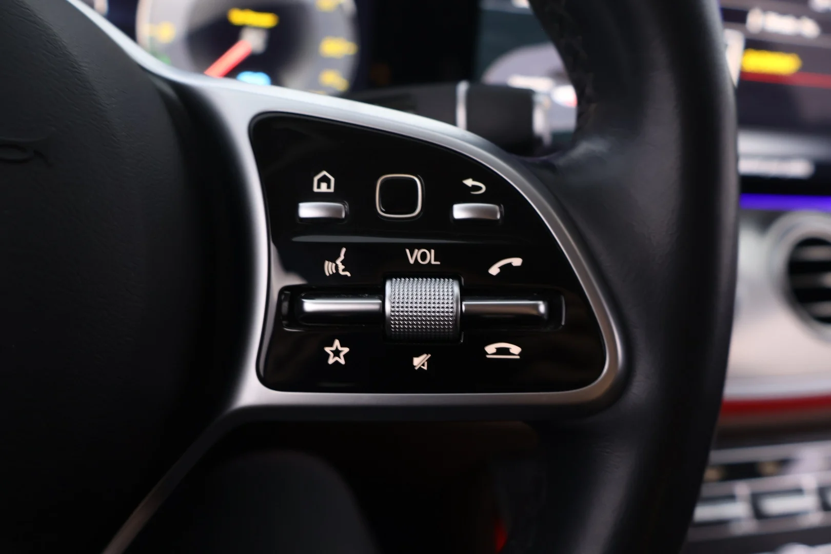 Car Image - 1MWZPlmbHa6sL9YYsFZiLj