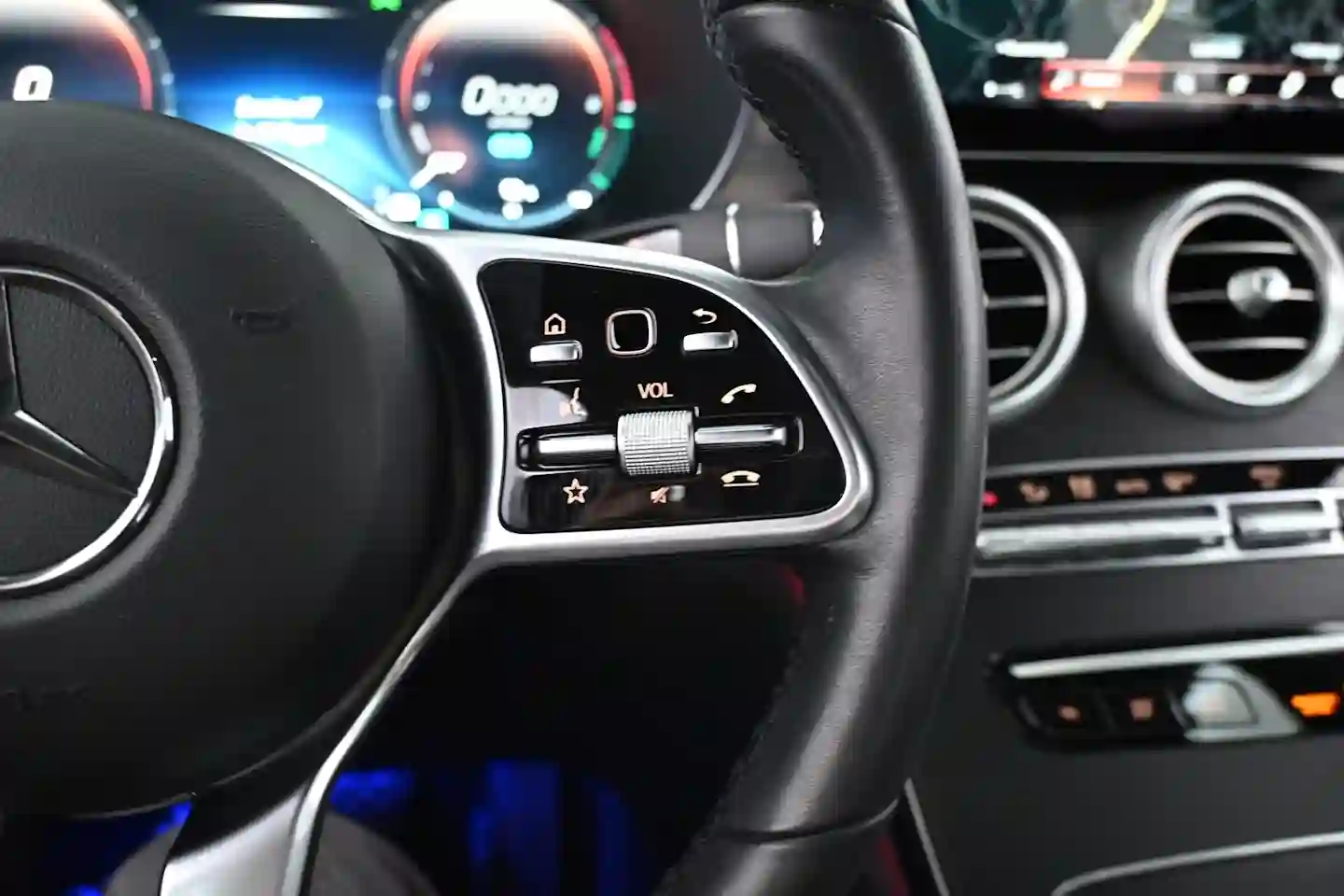 Car Image - 5zOW3G9IP04ZiOCHM1ZoxI