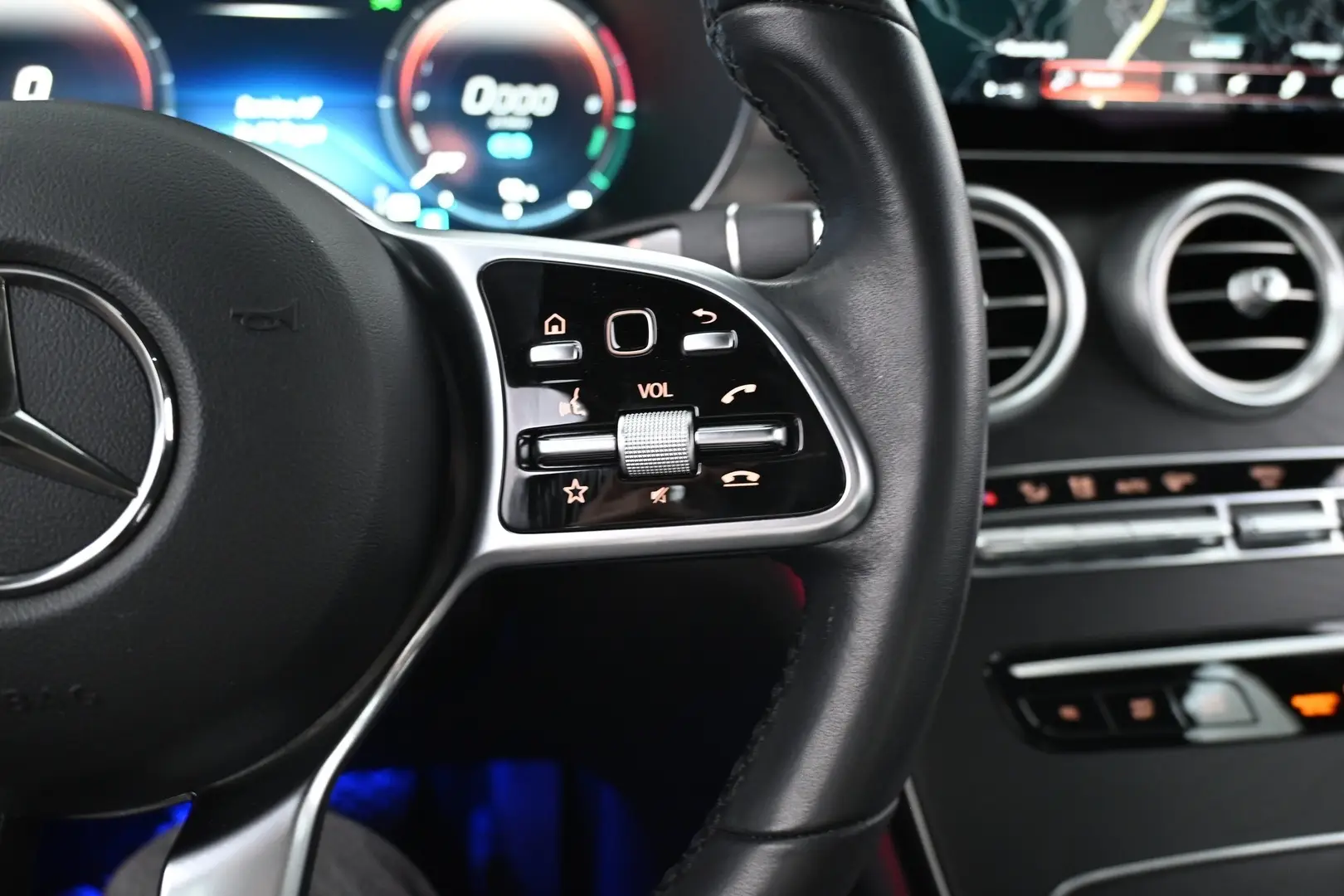 Car Image - 5zOW3G9IP04ZiOCHM1ZoxI