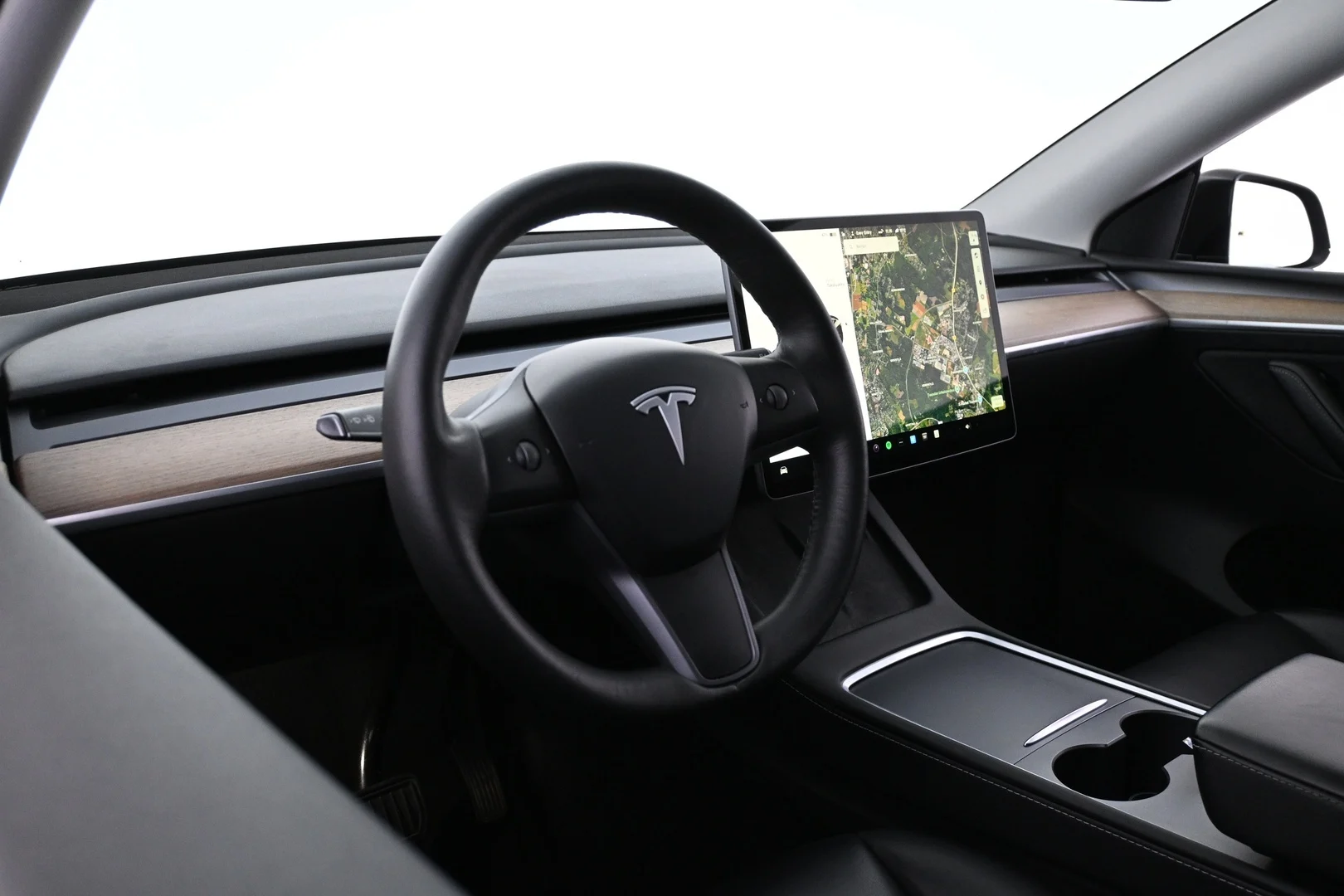 Car Image - 46wBA2KVgO2O7WS9L9qZfk