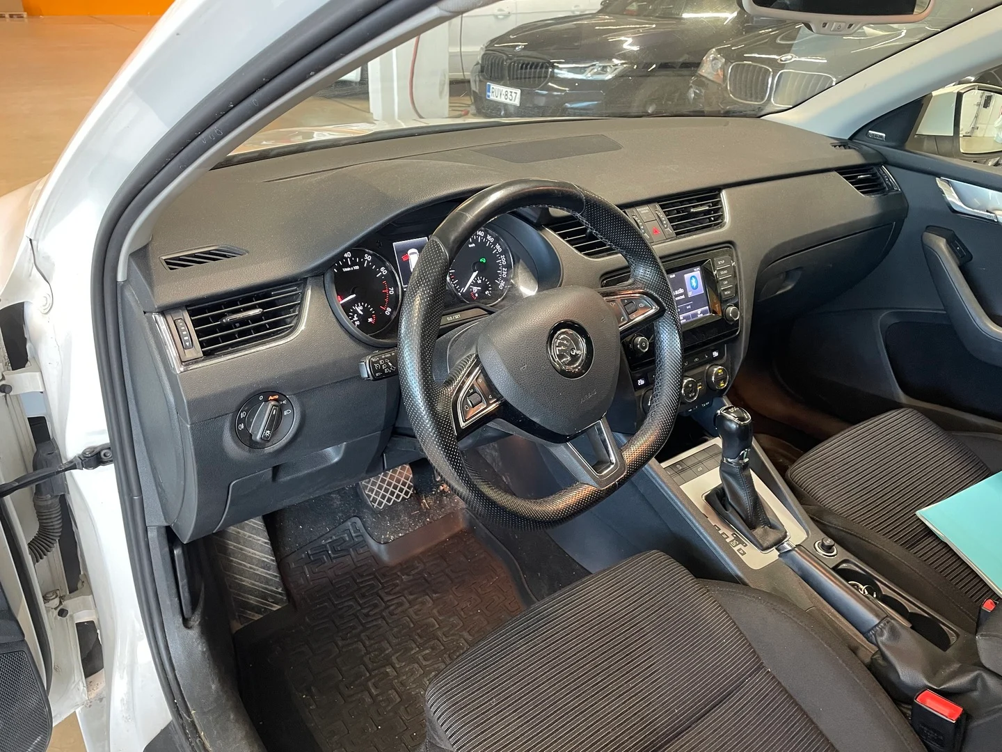 Car Image - 1GebavLqo5kndAcIWuF0C8