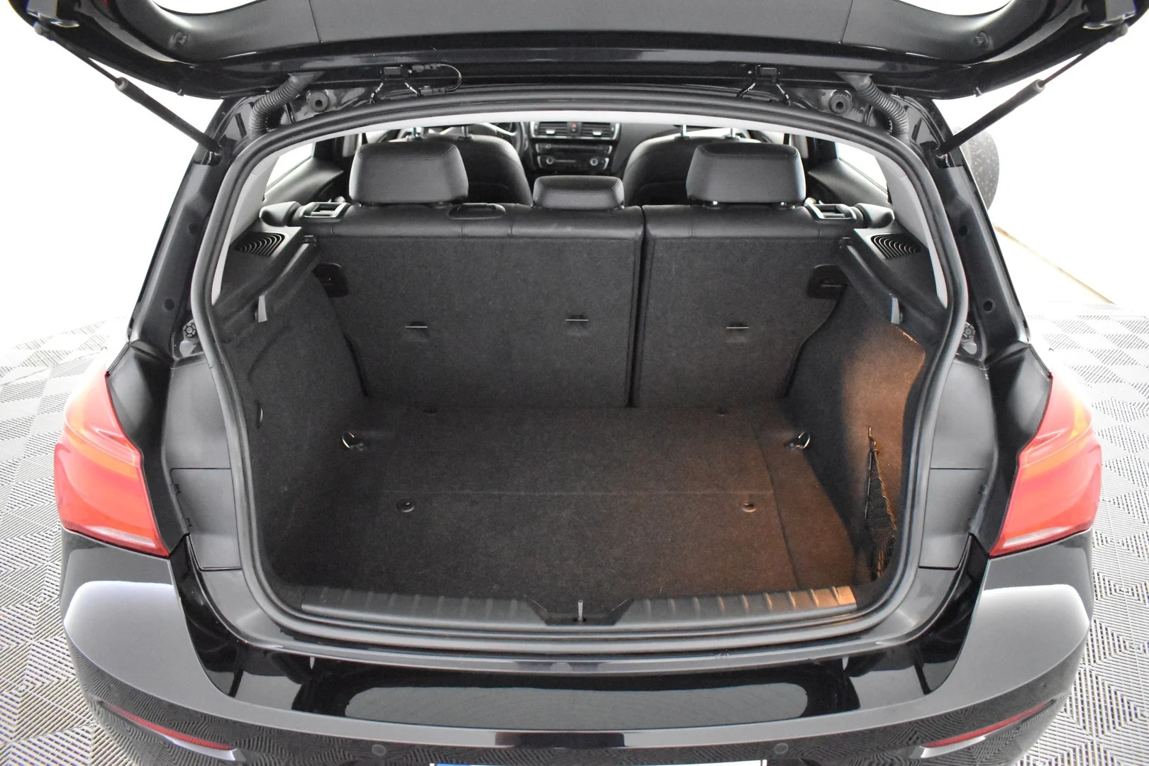 Car Image - 5hOeEpzKXWsAPkOdepK5Cb