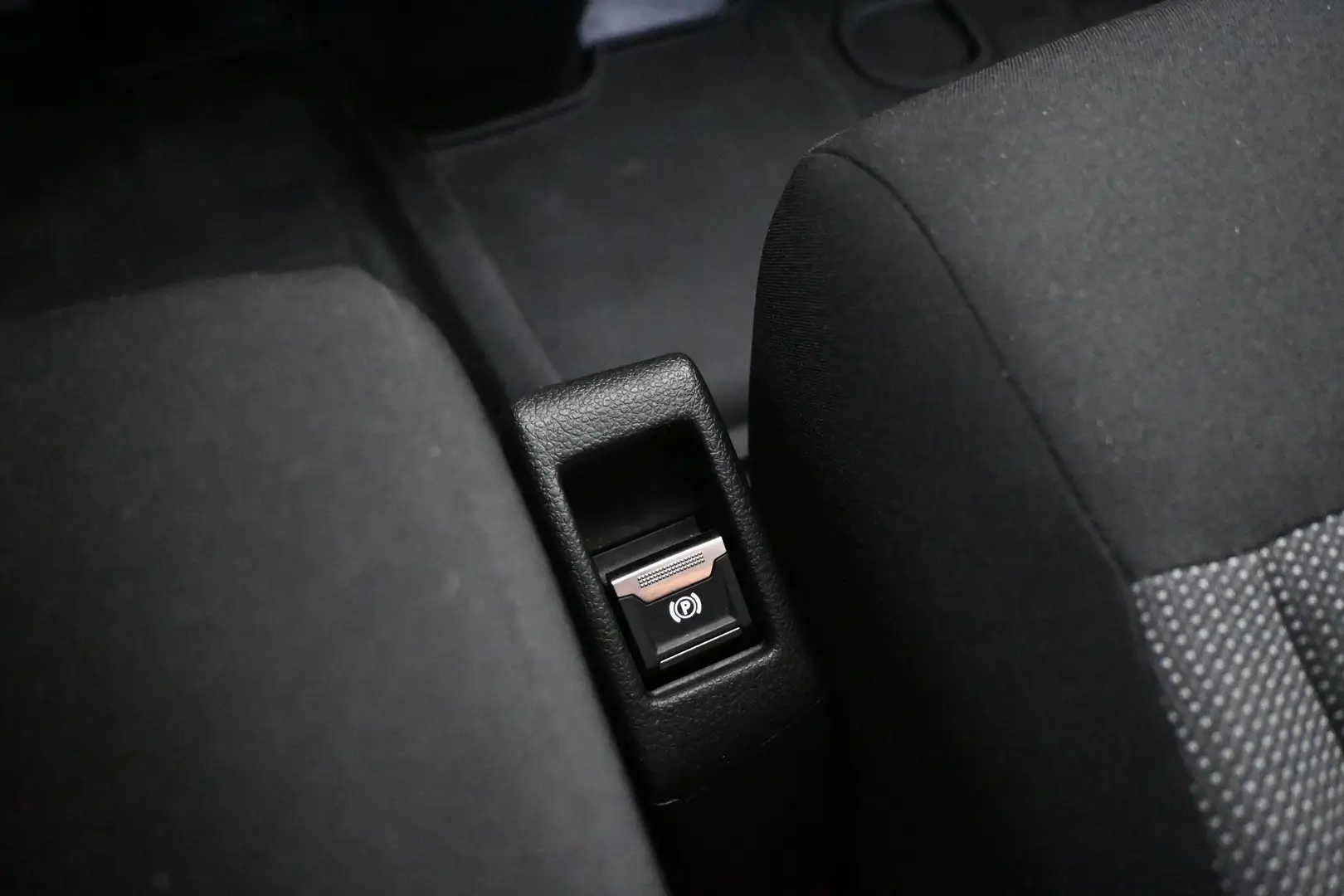 Car Image - 7N2S9q9UhMuaUtQBXrR31R