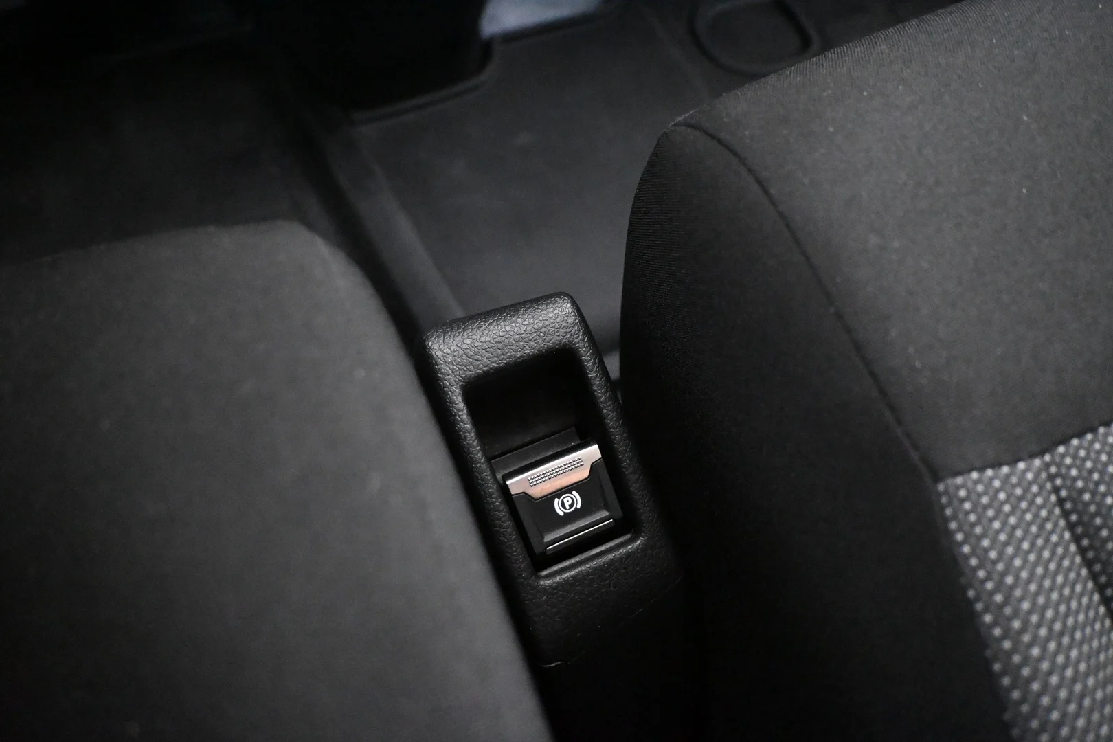 Car Image - 7N2S9q9UhMuaUtQBXrR31R