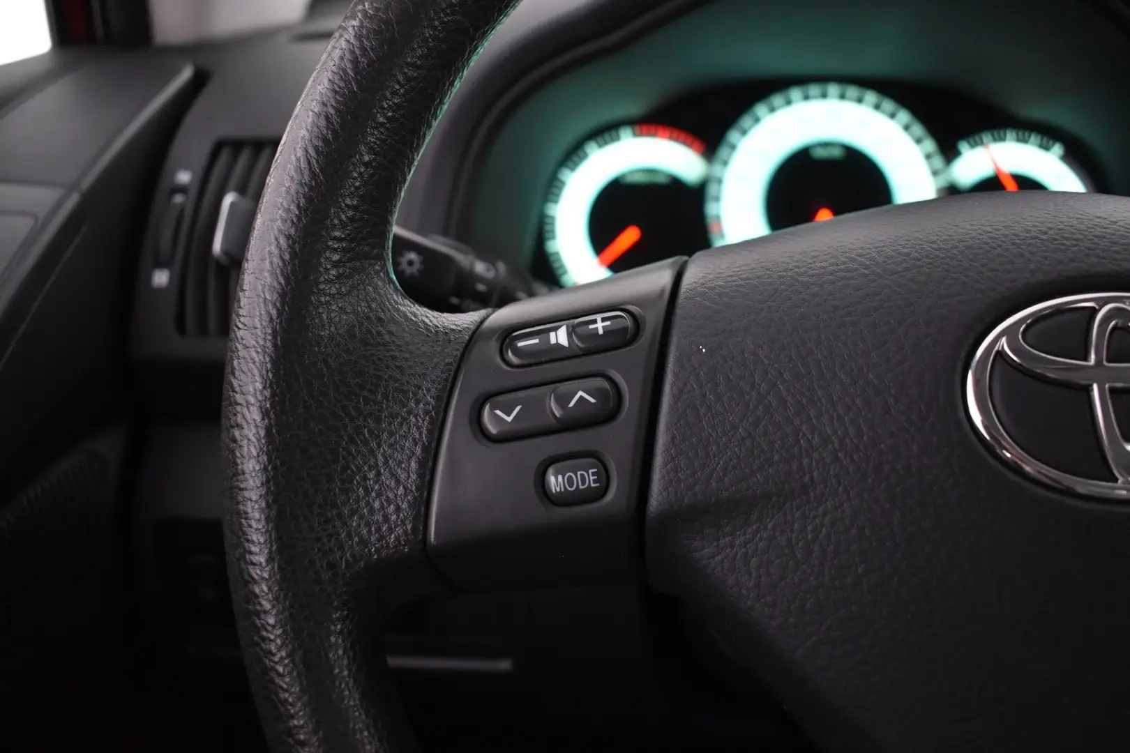 Car Image - 6NNY2N0V1bQ5Jy9XKRCxg8