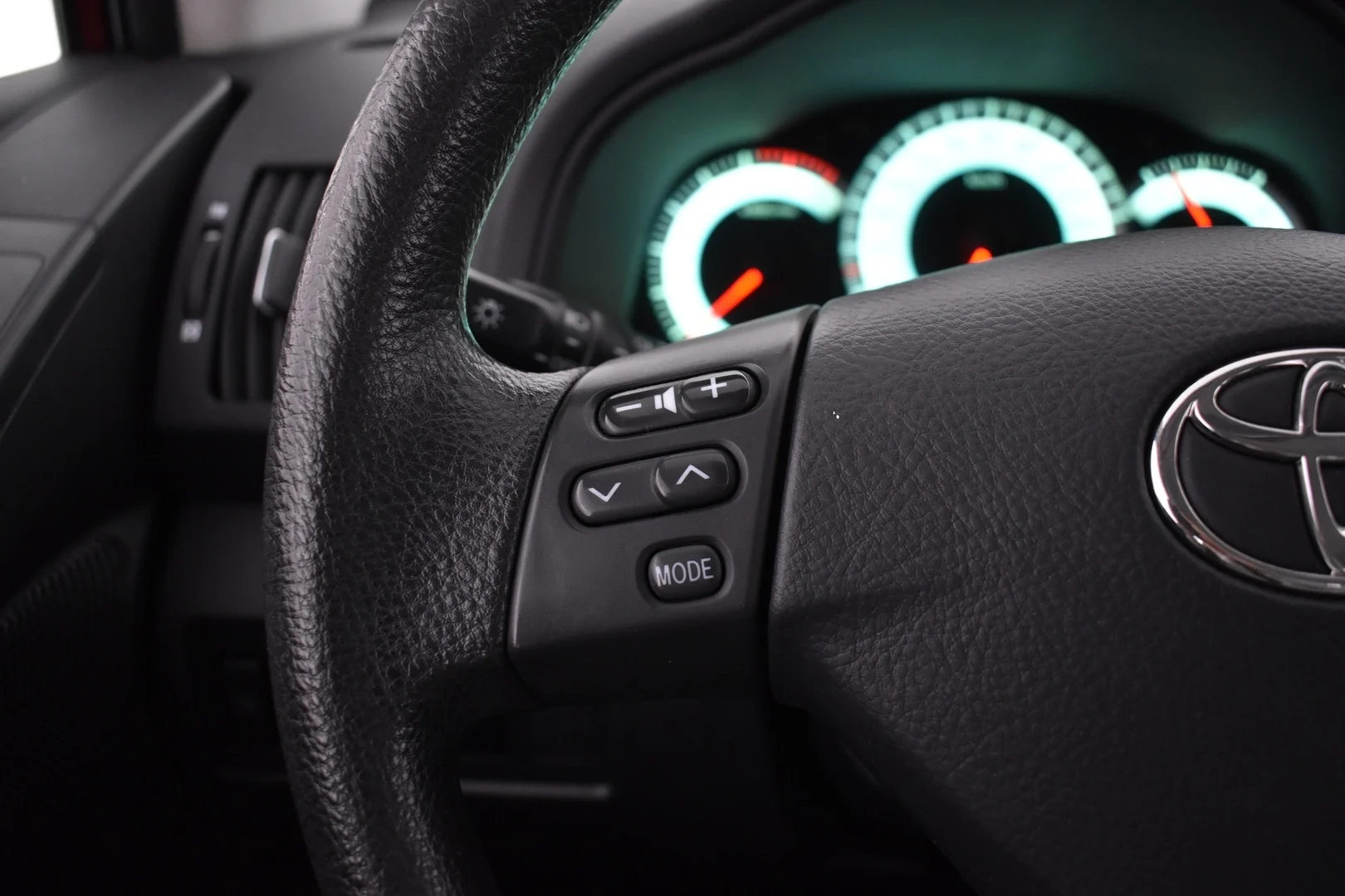 Car Image - 6NNY2N0V1bQ5Jy9XKRCxg8