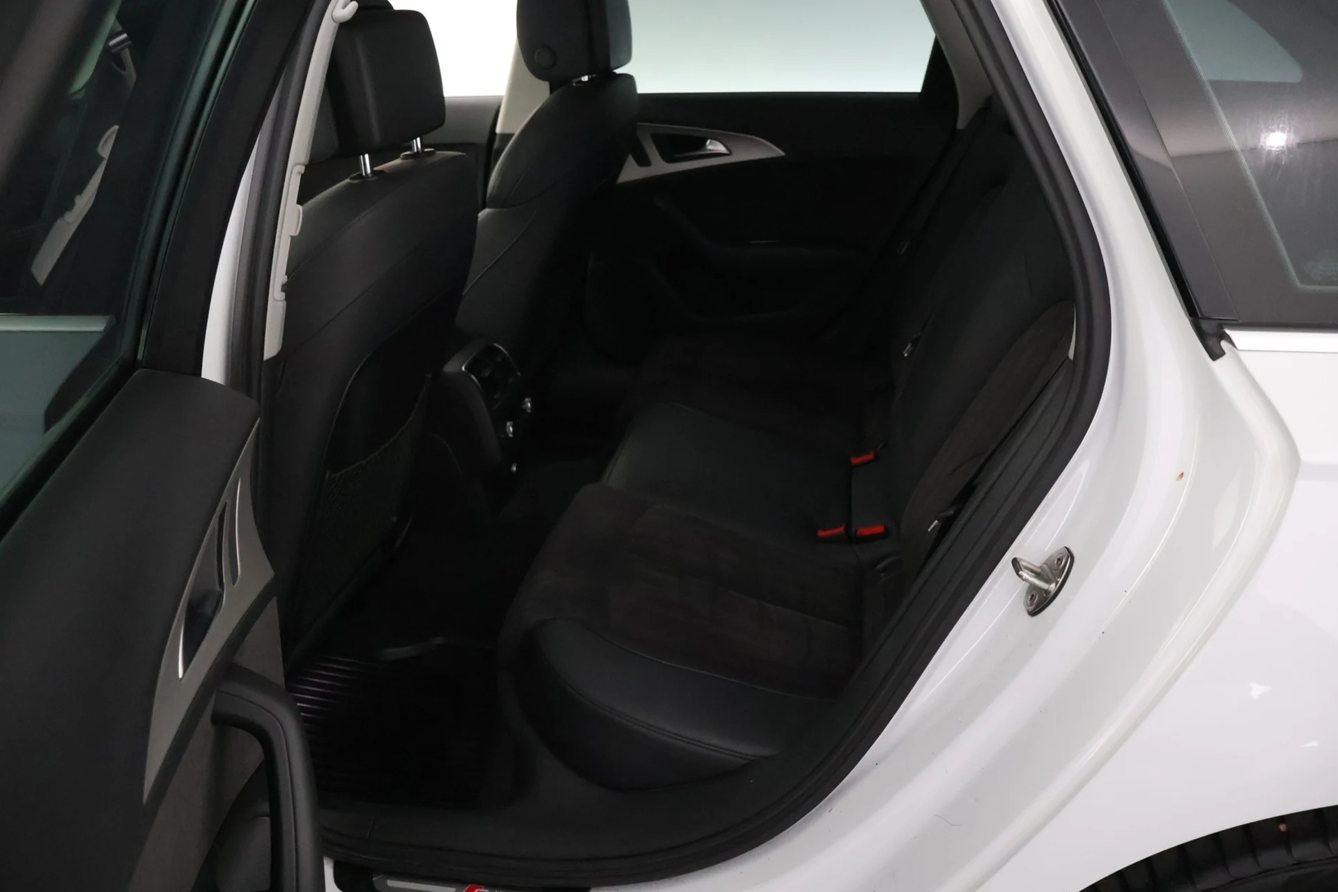 Car Image - 2v7q50pdv4KdLbf2IxBO8Z